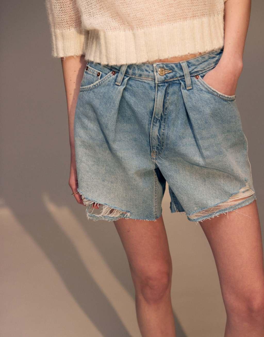 Topshop denim pleated shorts Product Image