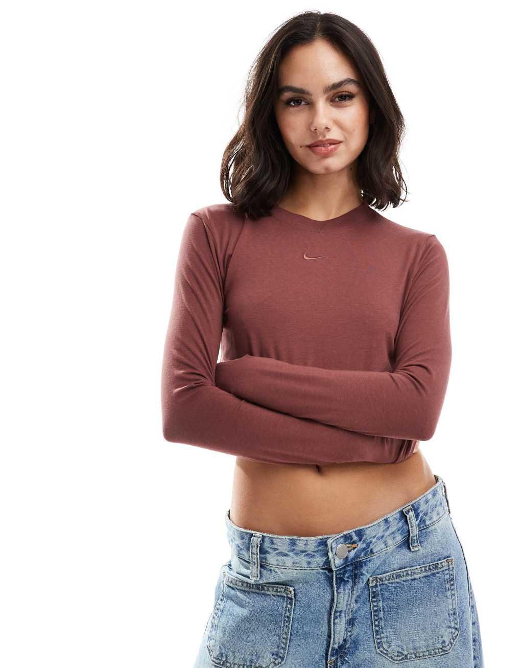 Nike Chill knitted long sleeve cropped t-shirt in burgundy Product Image