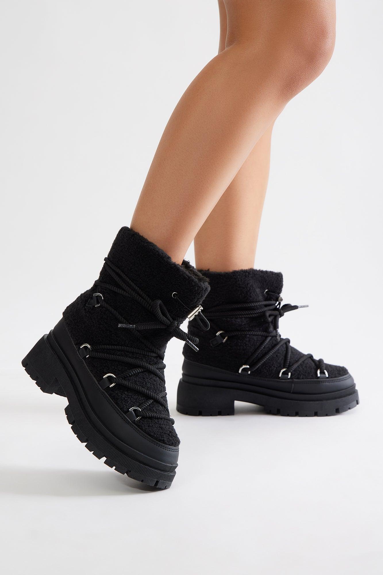 Everest Lace Up Flat Boots - Black Product Image