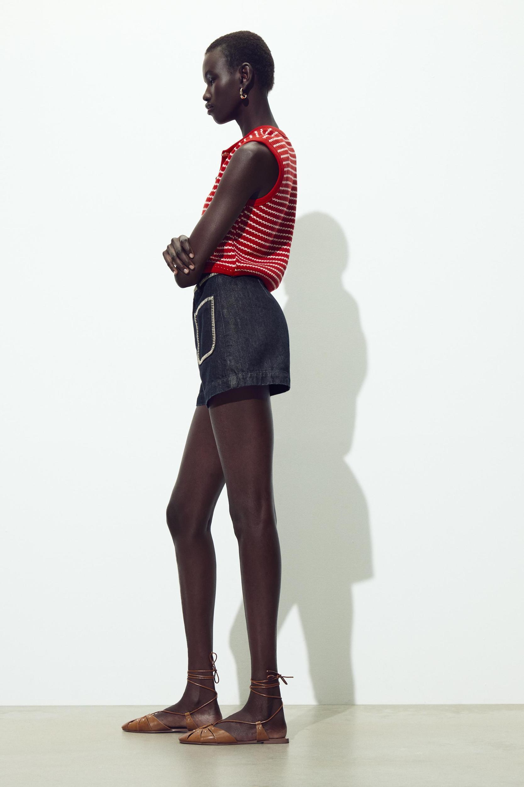 BUTTONED JACQUARD VEST TOP Product Image