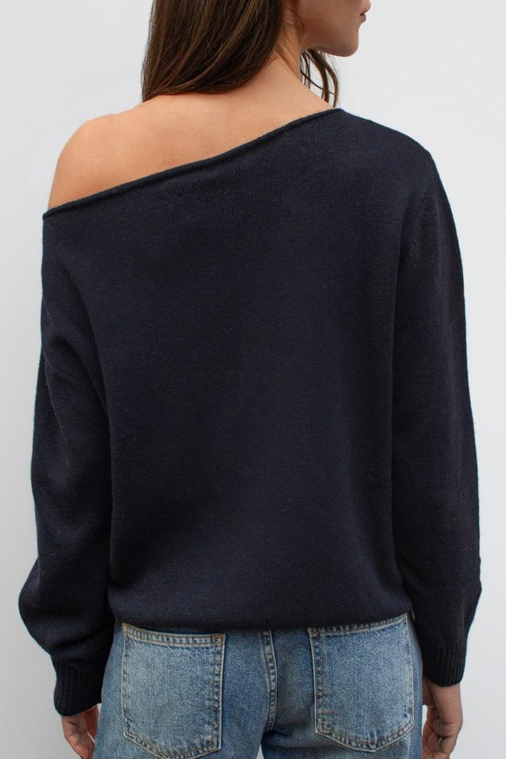 Boat neck sweater with cat Product Image