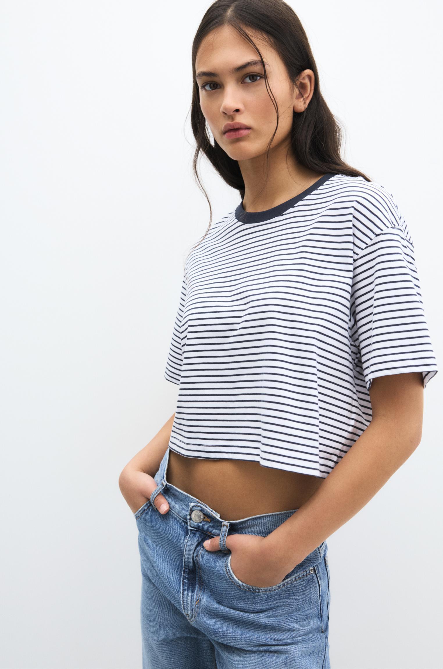 Cropped short sleeve T-shirt Product Image
