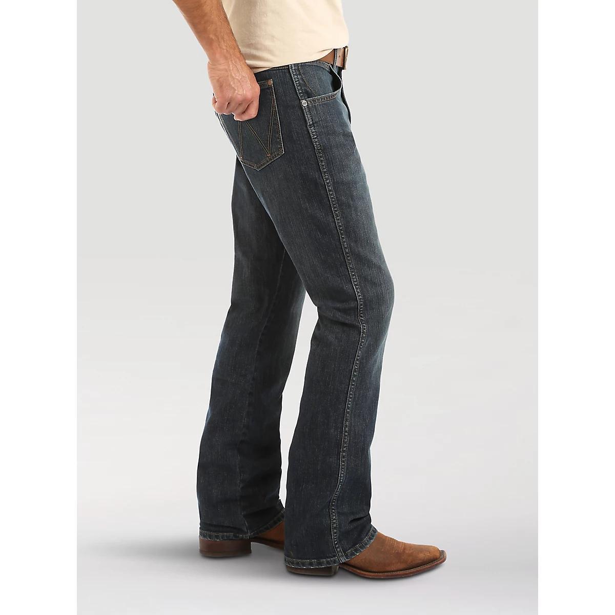 Men's Wrangler Retro® Relaxed Fit Bootcut Jean in Falls City Product Image