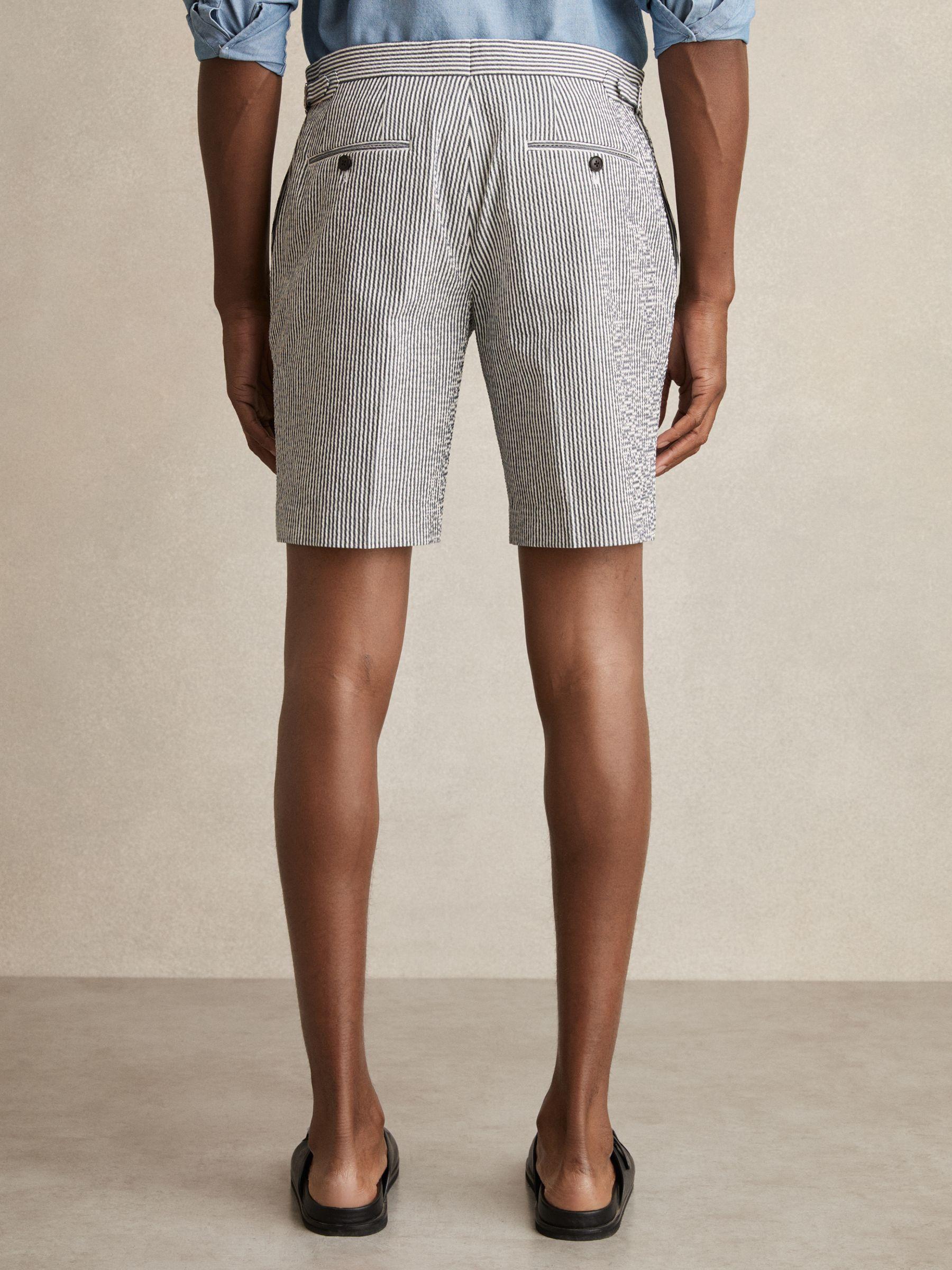 Stretch-Cotton Seersucker Striped Shorts in Navy/White Product Image