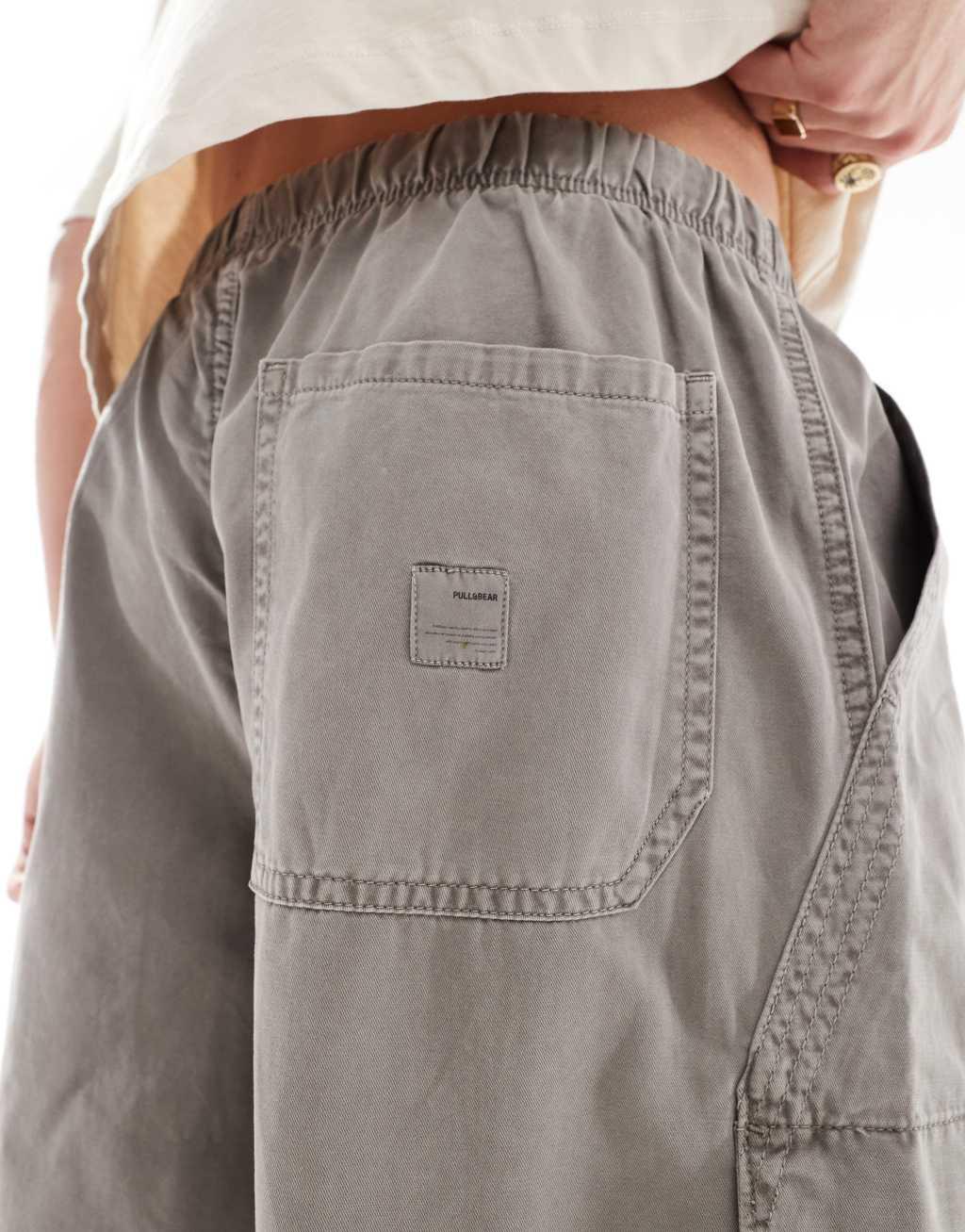 Pull&Bear wide leg washed cargo shorts in gray Product Image