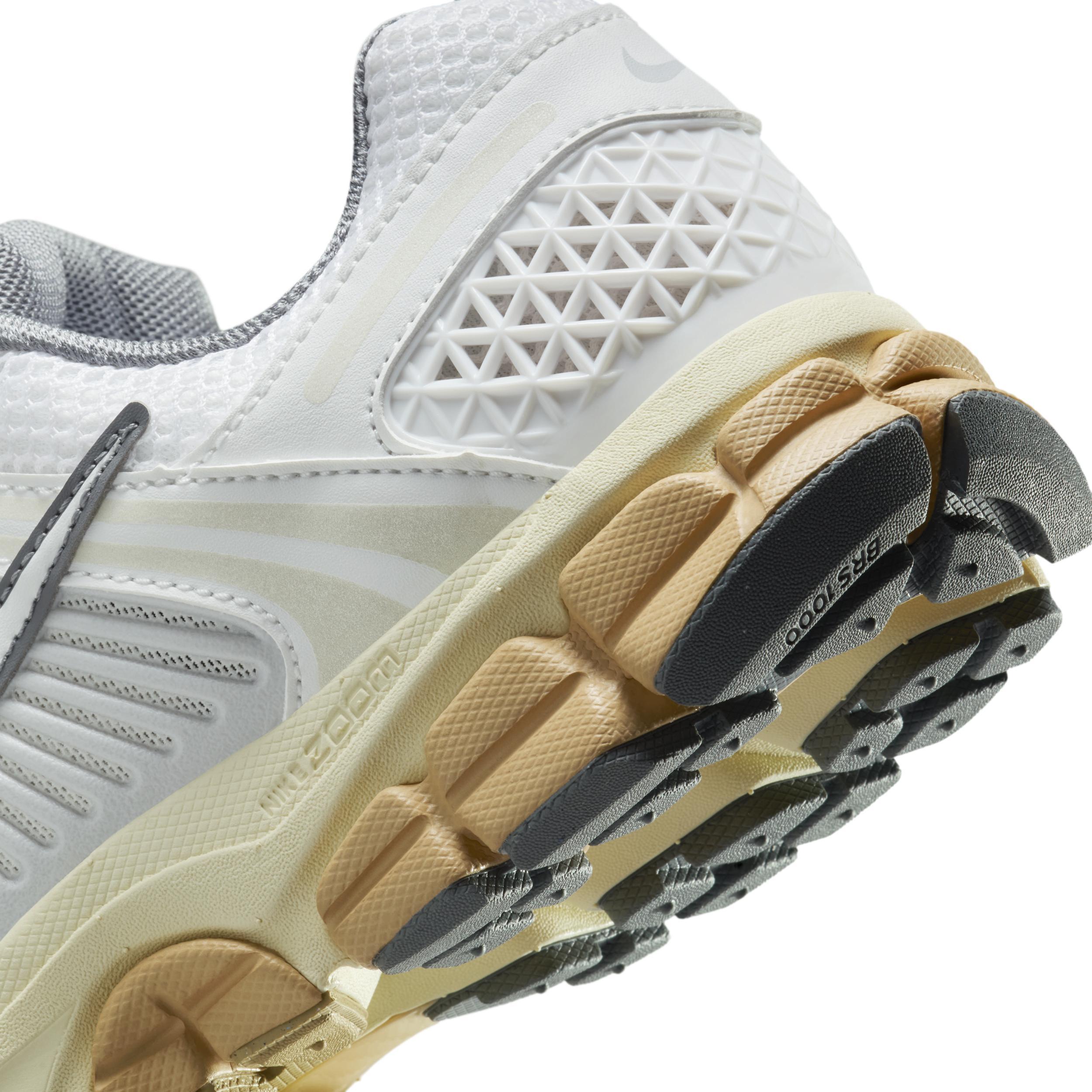 Nike Women's Zoom Vomero 5 Shoes Product Image