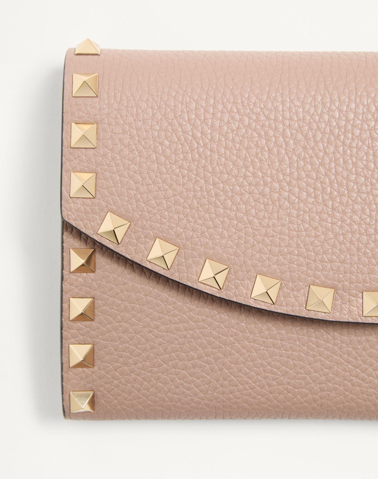 Rockstud Wallet With Chain In Grainy Calfskin Product Image