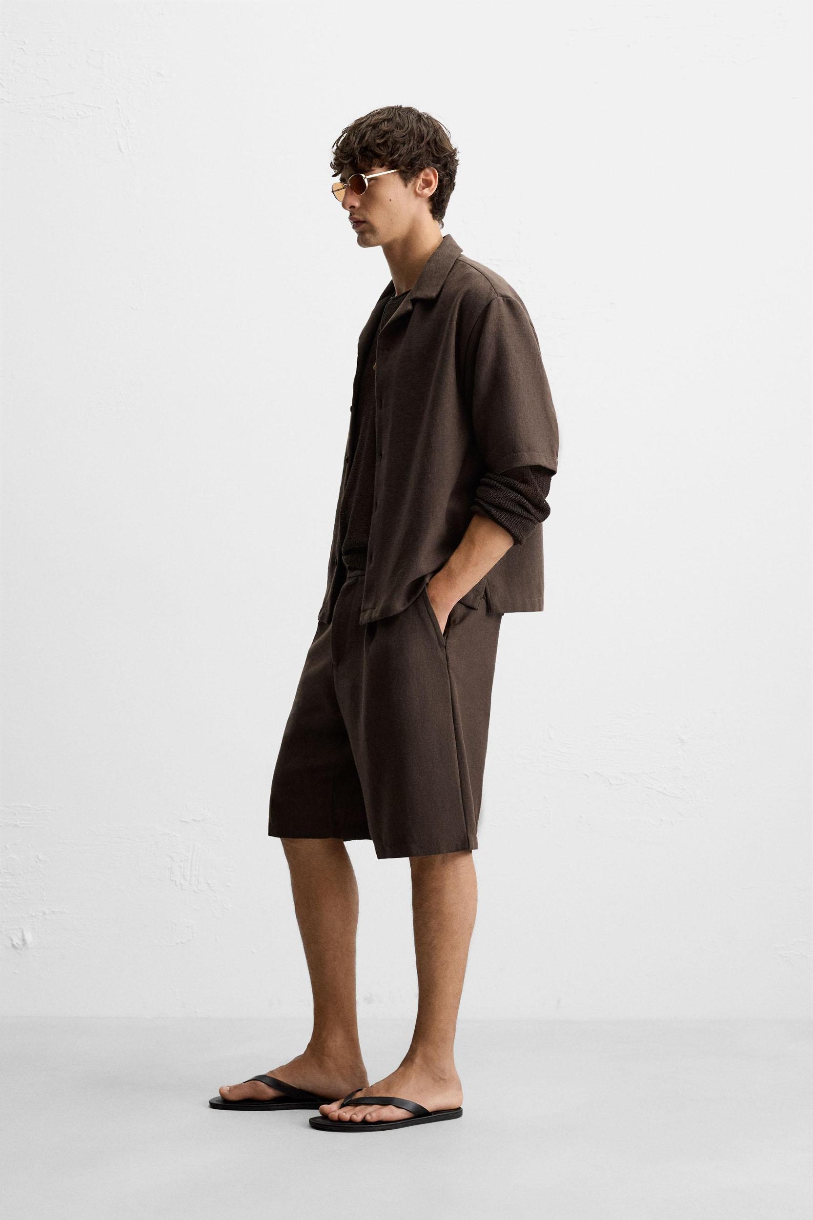 TEXTURED PLEATED SHORTS Product Image