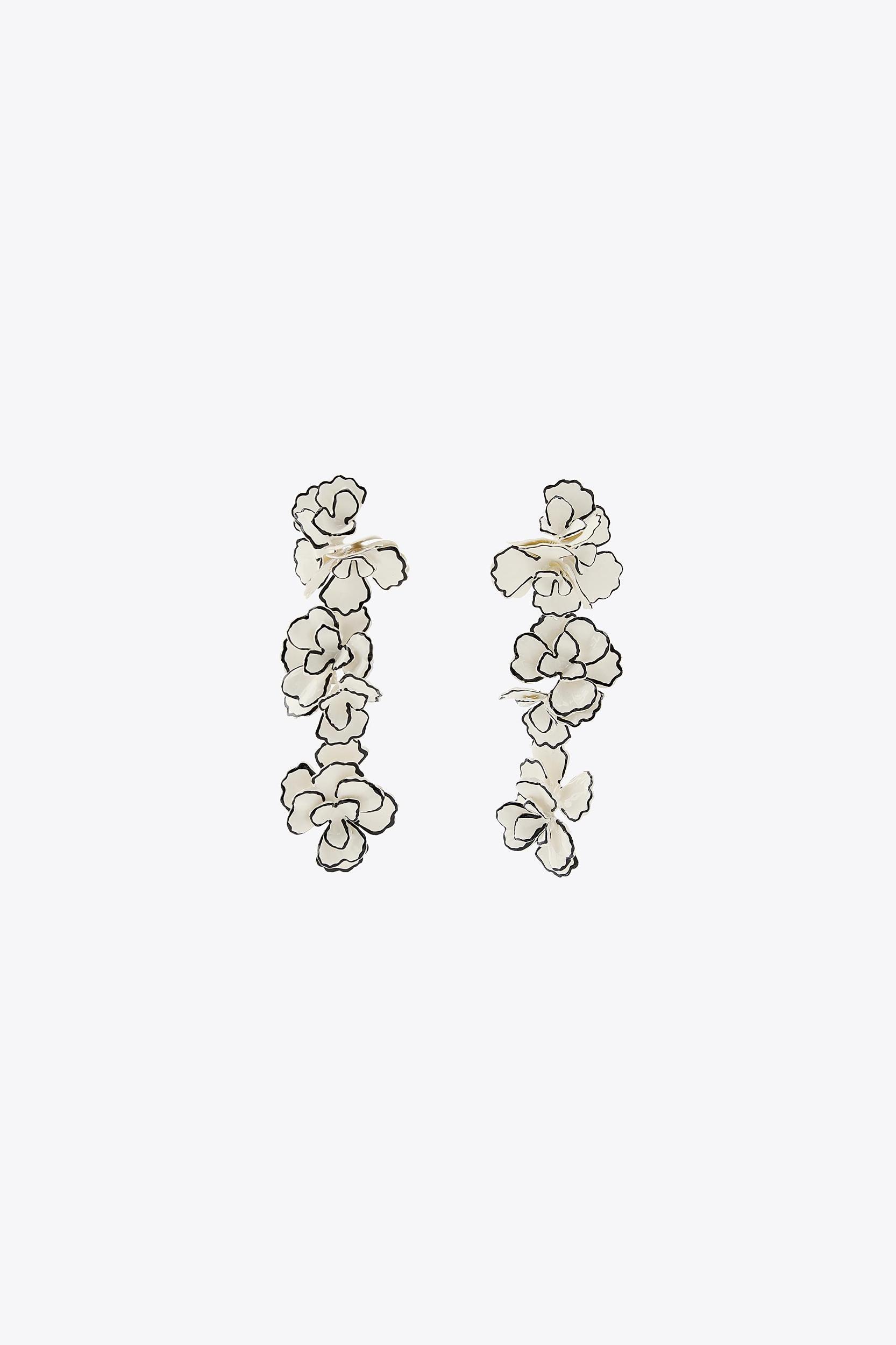 CONTRAST FLOWER EARRINGS Product Image