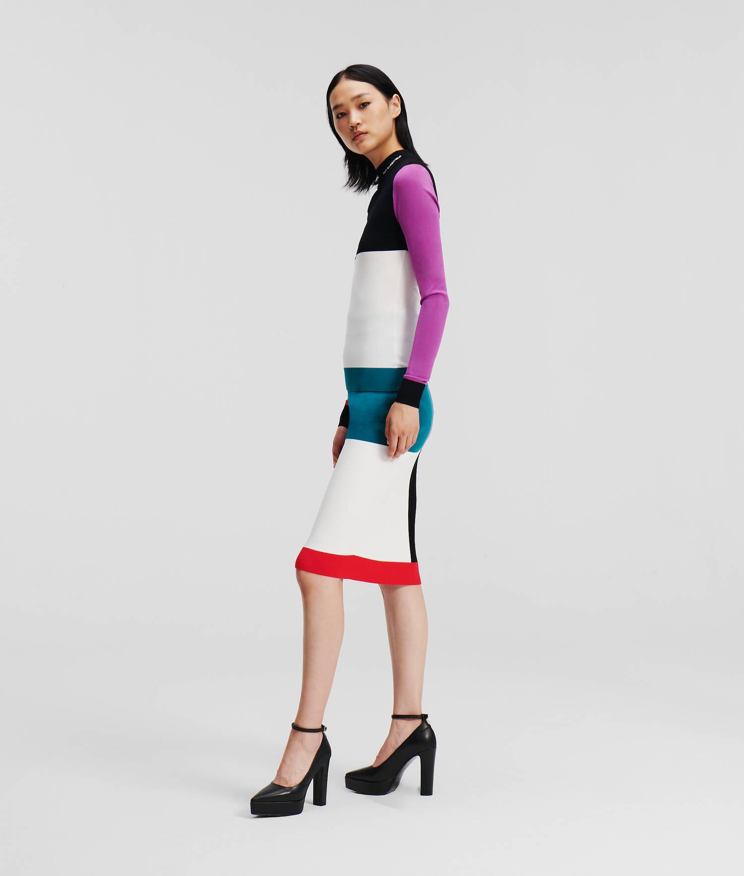 COLOR-BLOCK TURTLE-NECK SWEATER Product Image