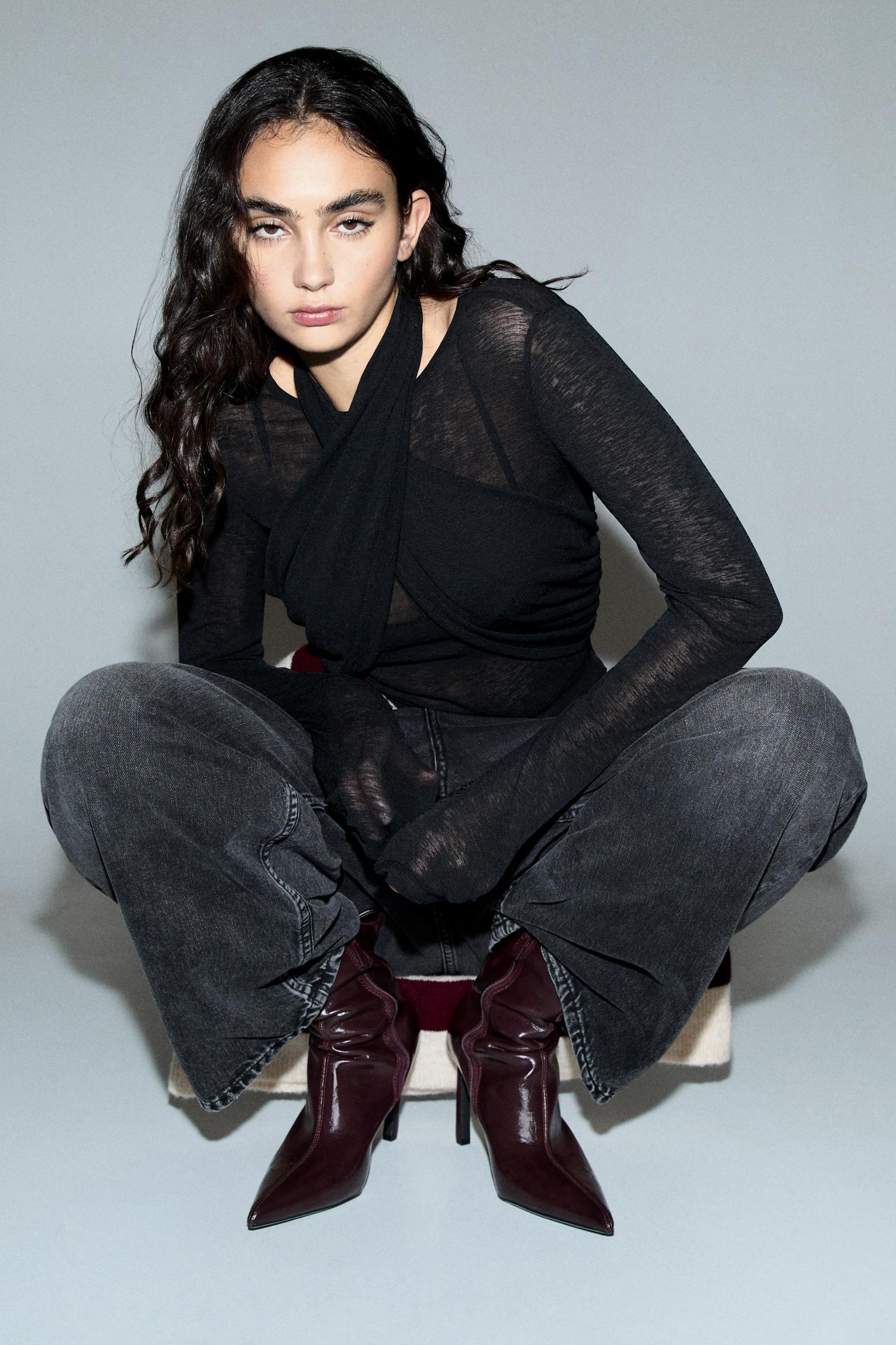 Kitten heel pointed ankle boots Product Image