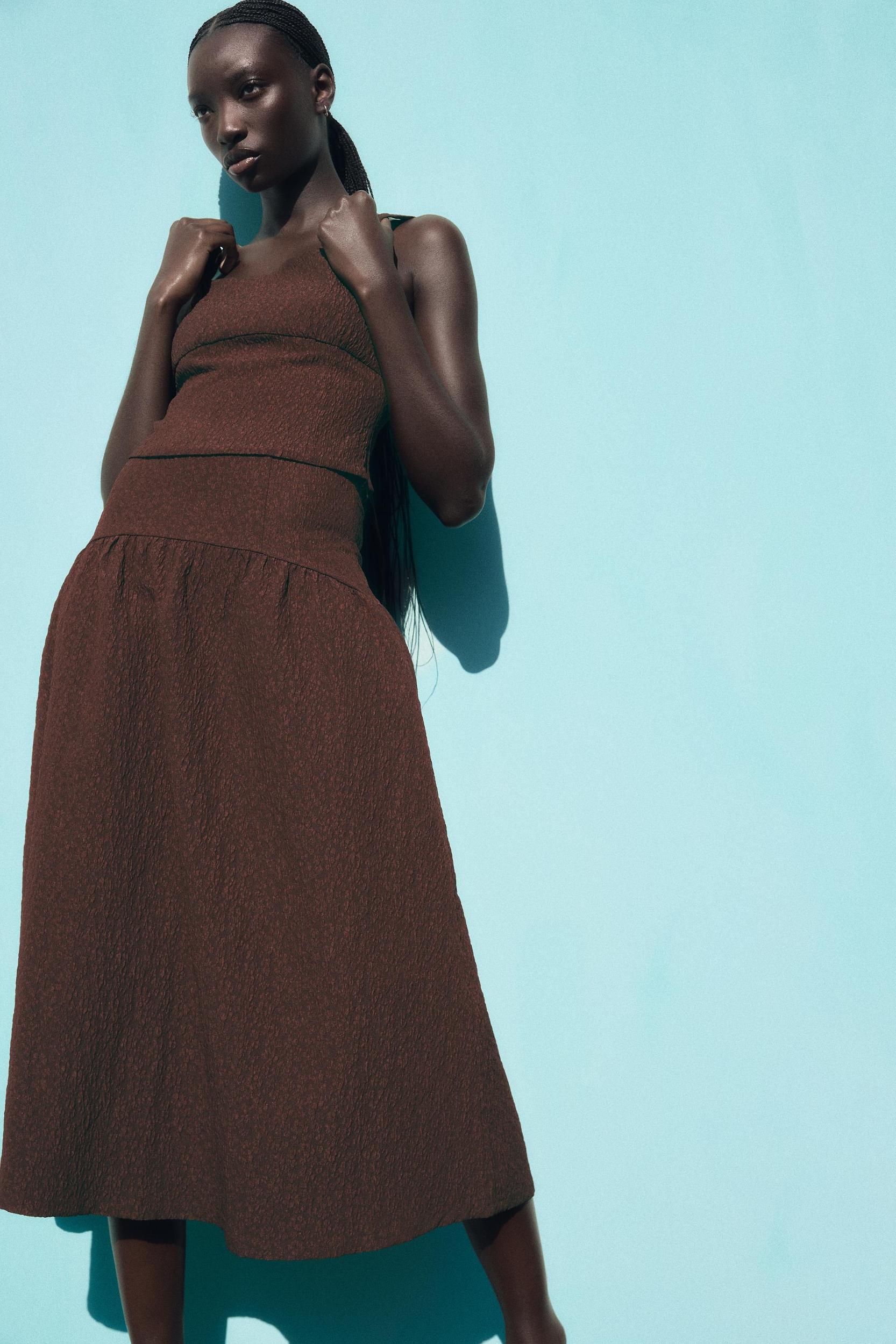 TEXTURED MIDI SKIRT Product Image