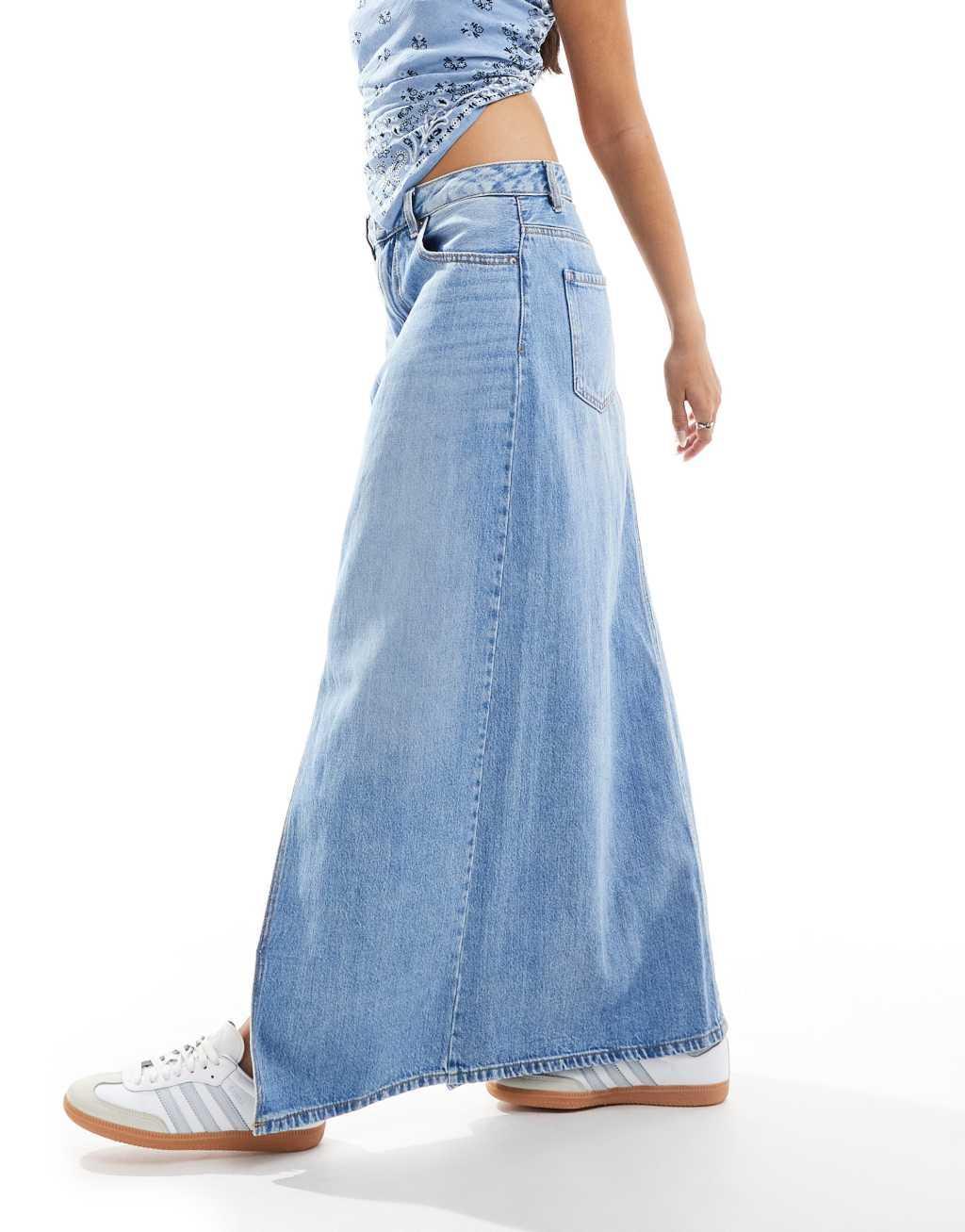 Vero Moda split front denim midi skirt with washed pocket detail in medium blue Product Image