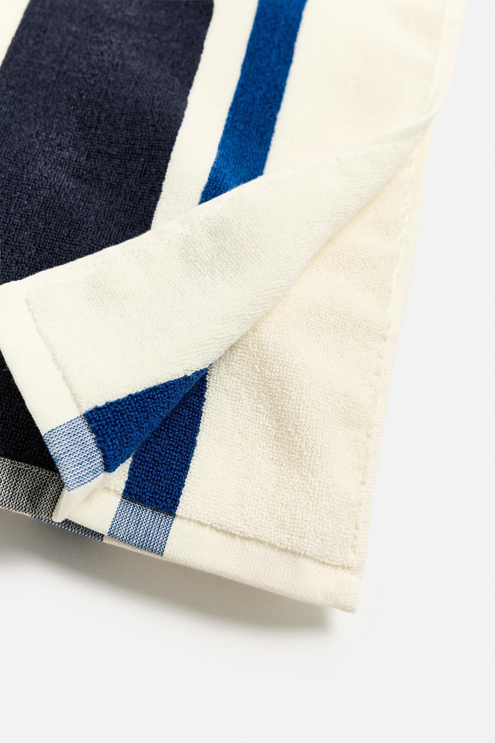 STRIPED BEACH TOWEL Product Image