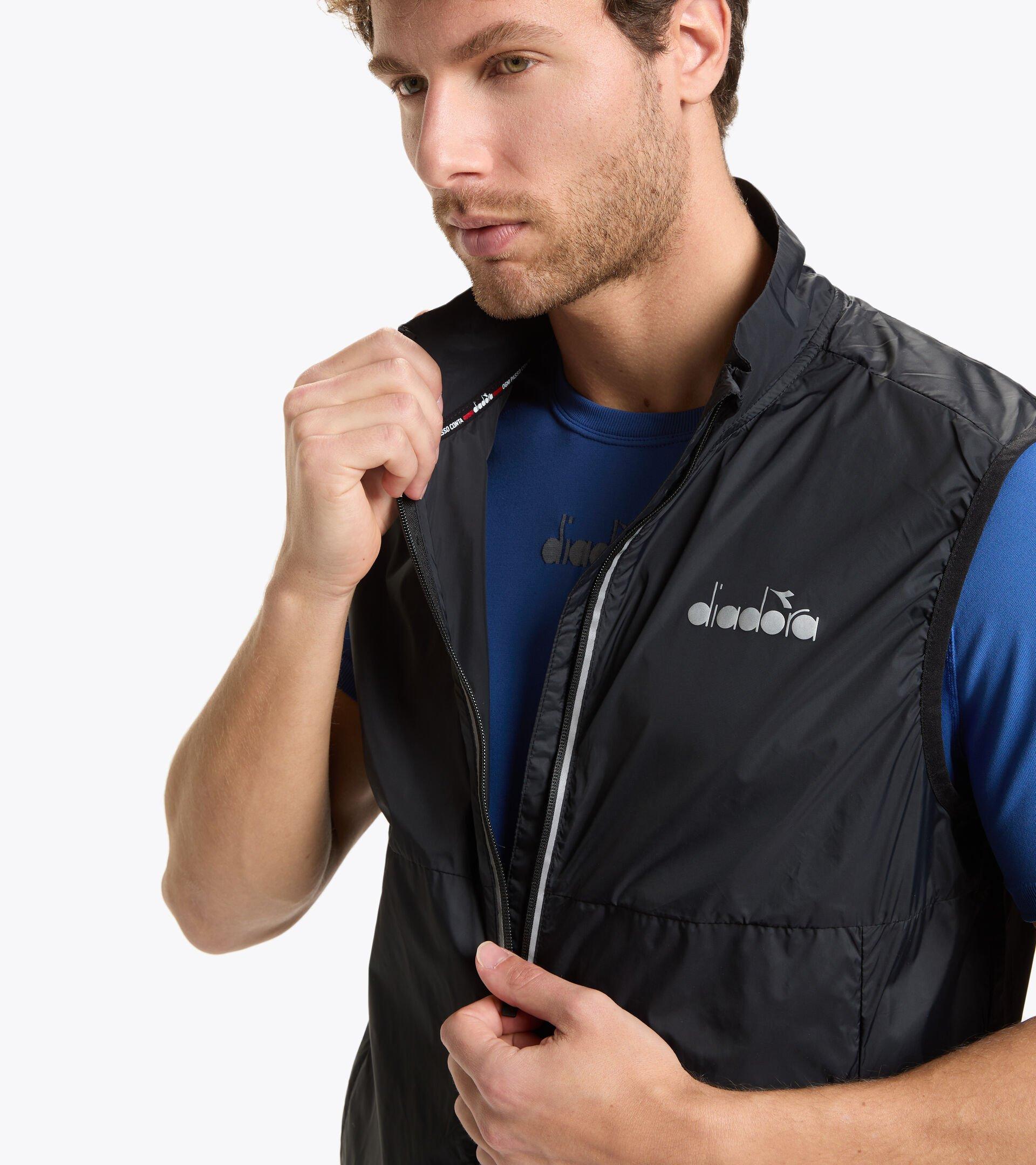 PACKABLE VEST Product Image