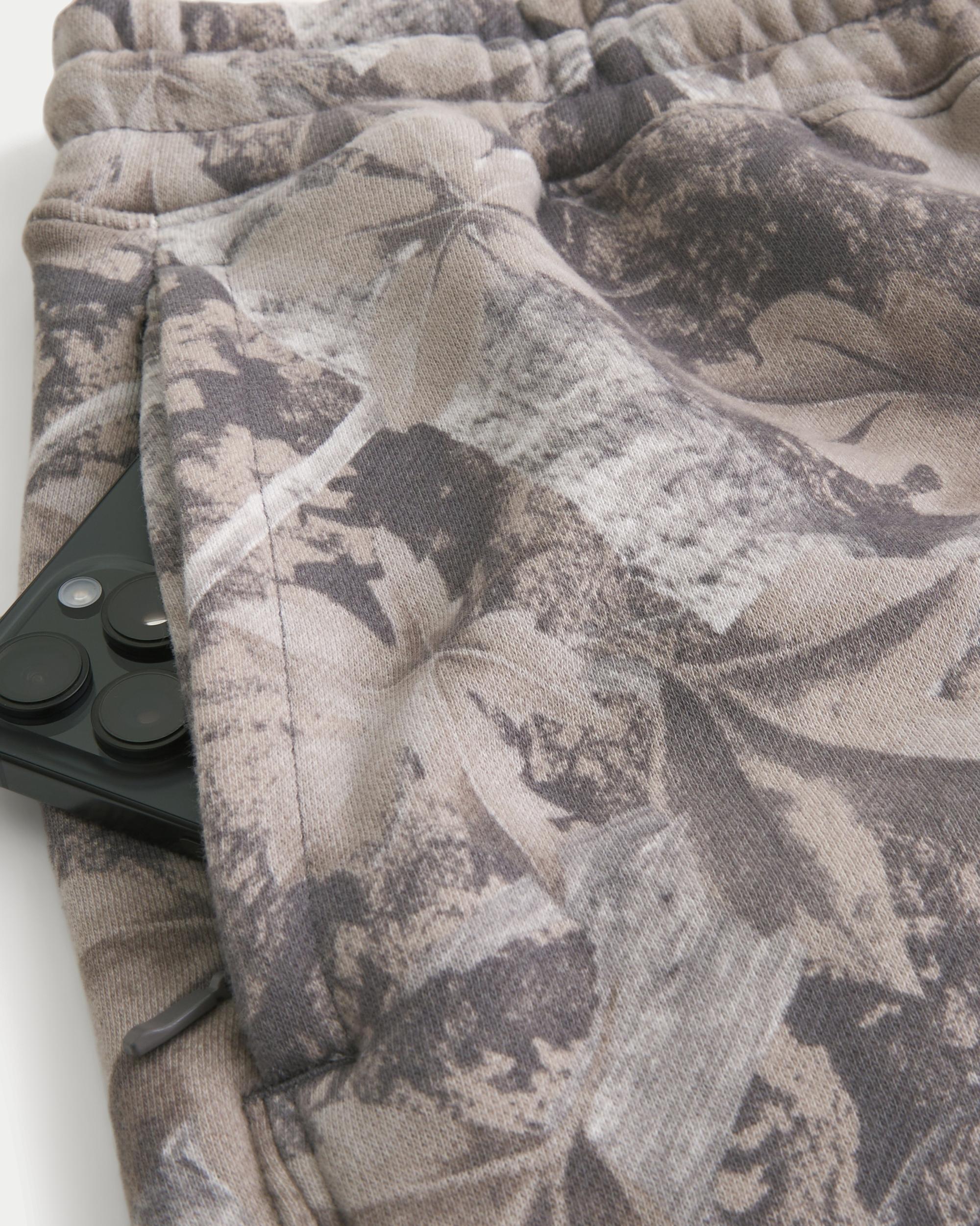 Mid-Thigh Loose Fleece Shorts Product Image