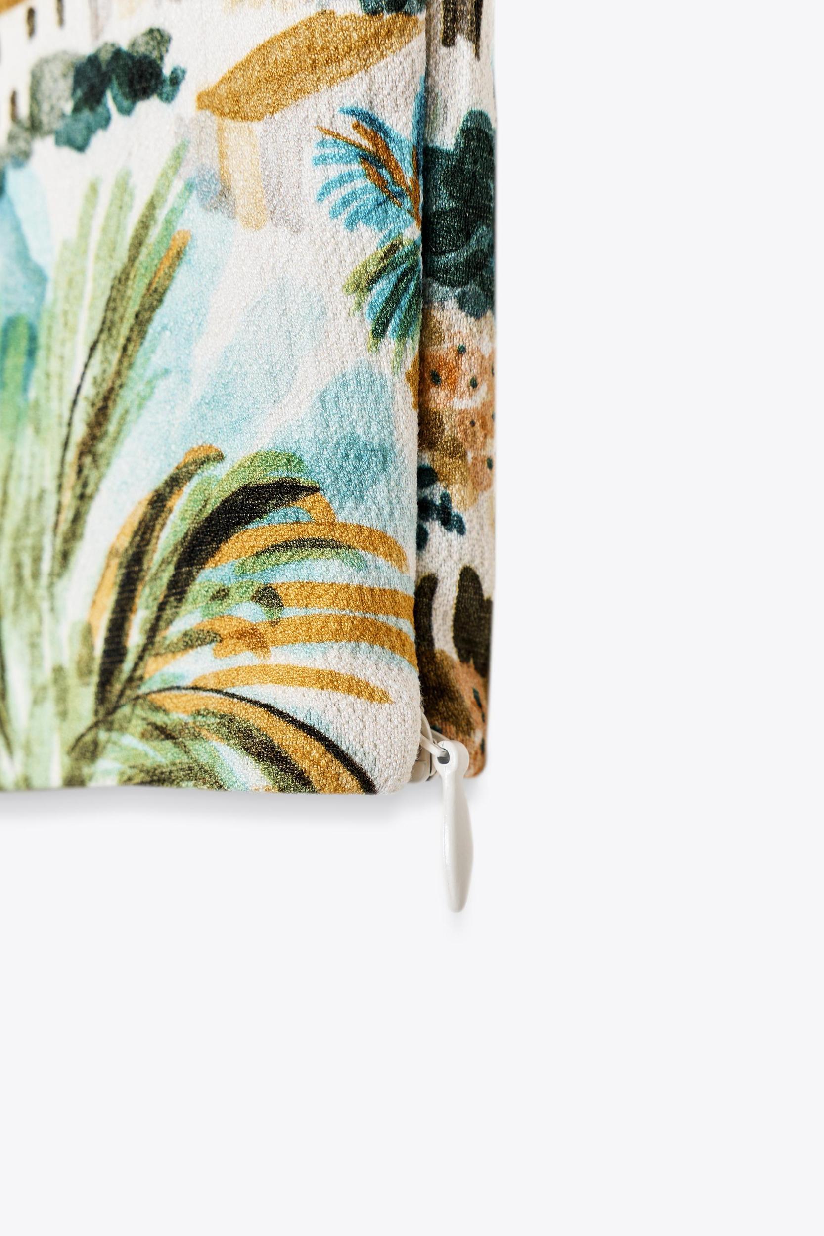 KNOTTED PRINTED CROP TOP Product Image