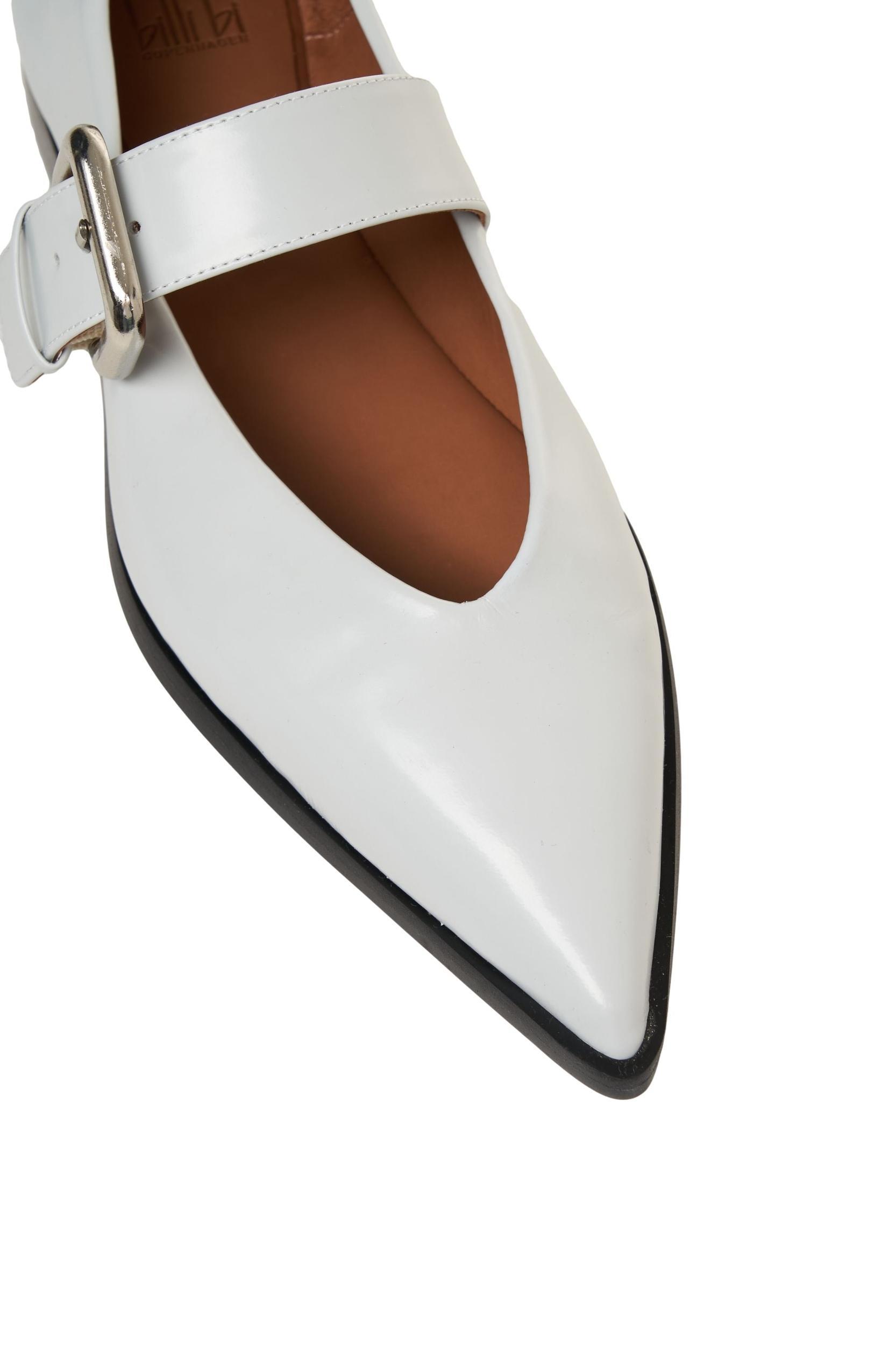 Ballet flats with strap Product Image