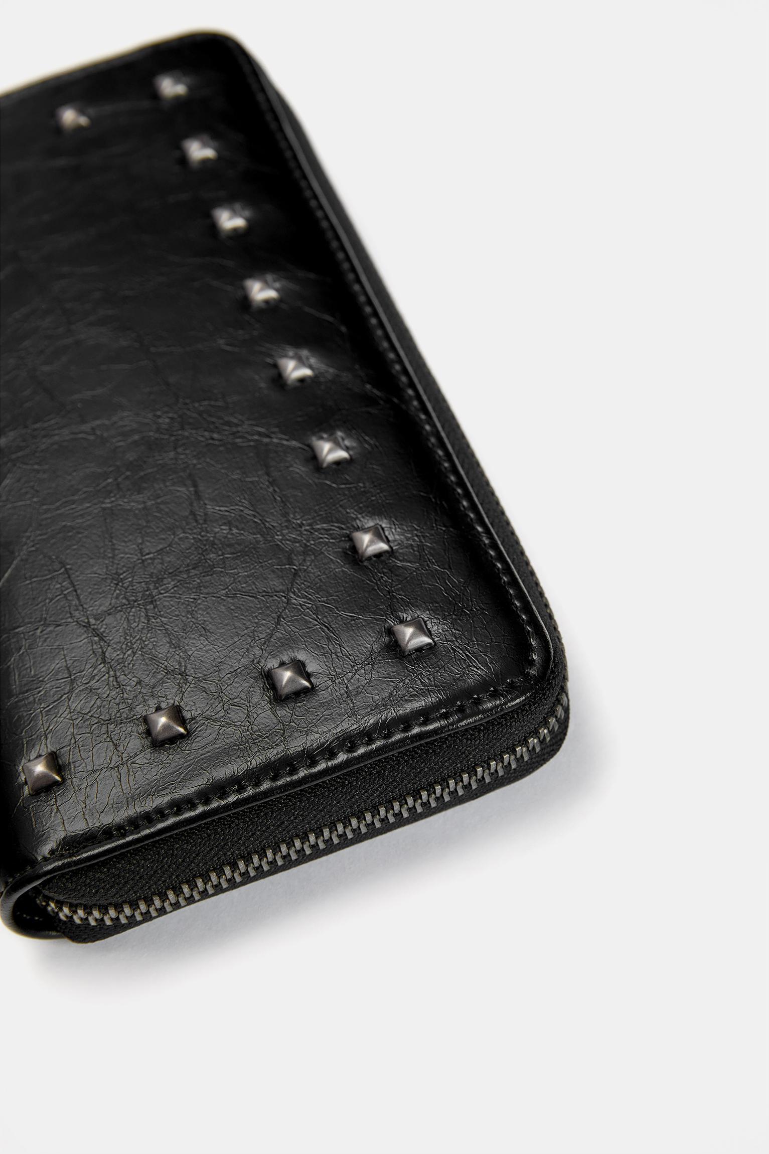 Studded wallet Product Image