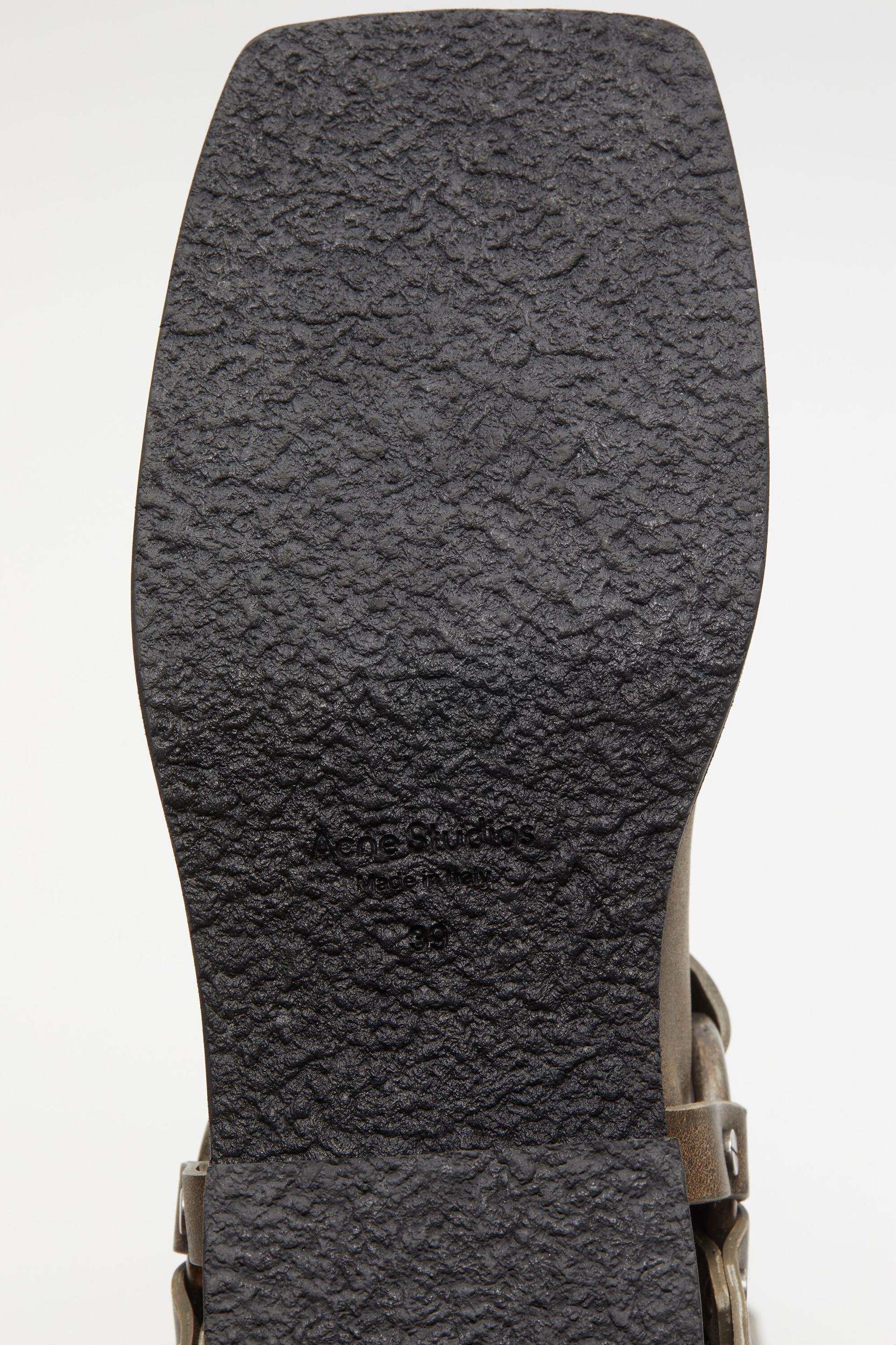 Leather buckle boots Product Image