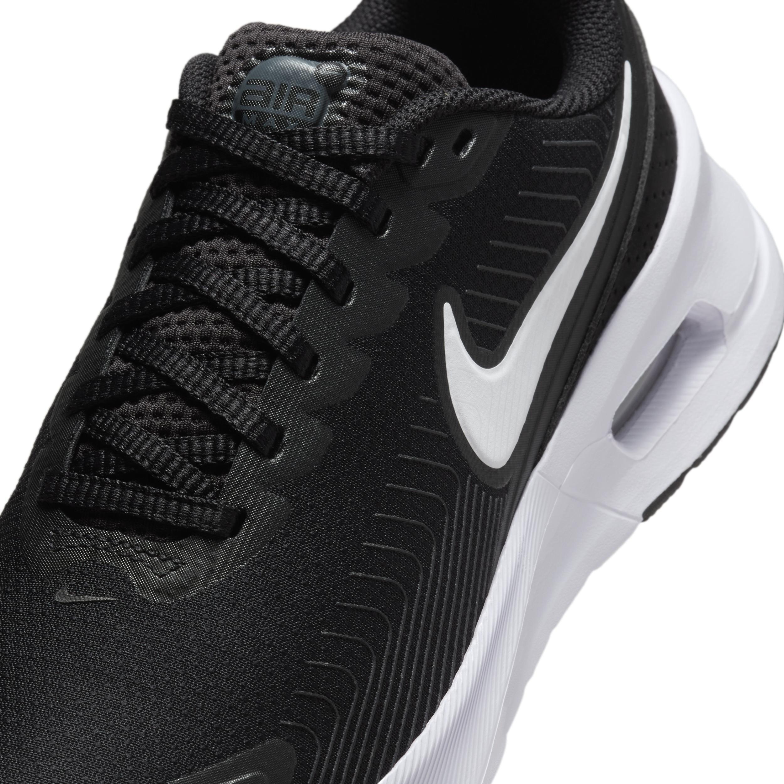 Nike Women's Air Max Nuaxis Shoes Product Image