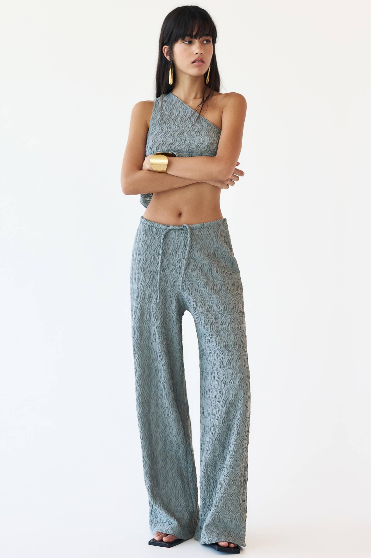 Textured loose-fitting pants Product Image