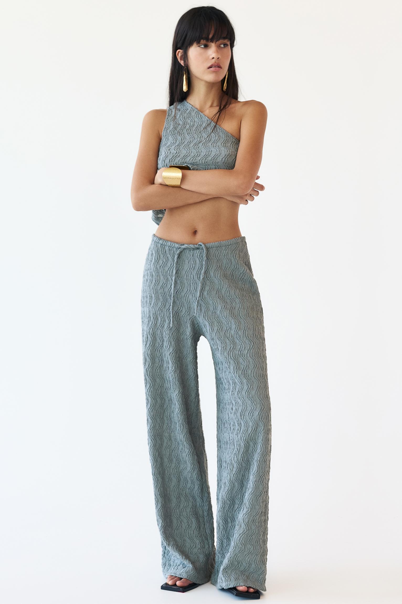 Textured loose-fitting pants Product Image