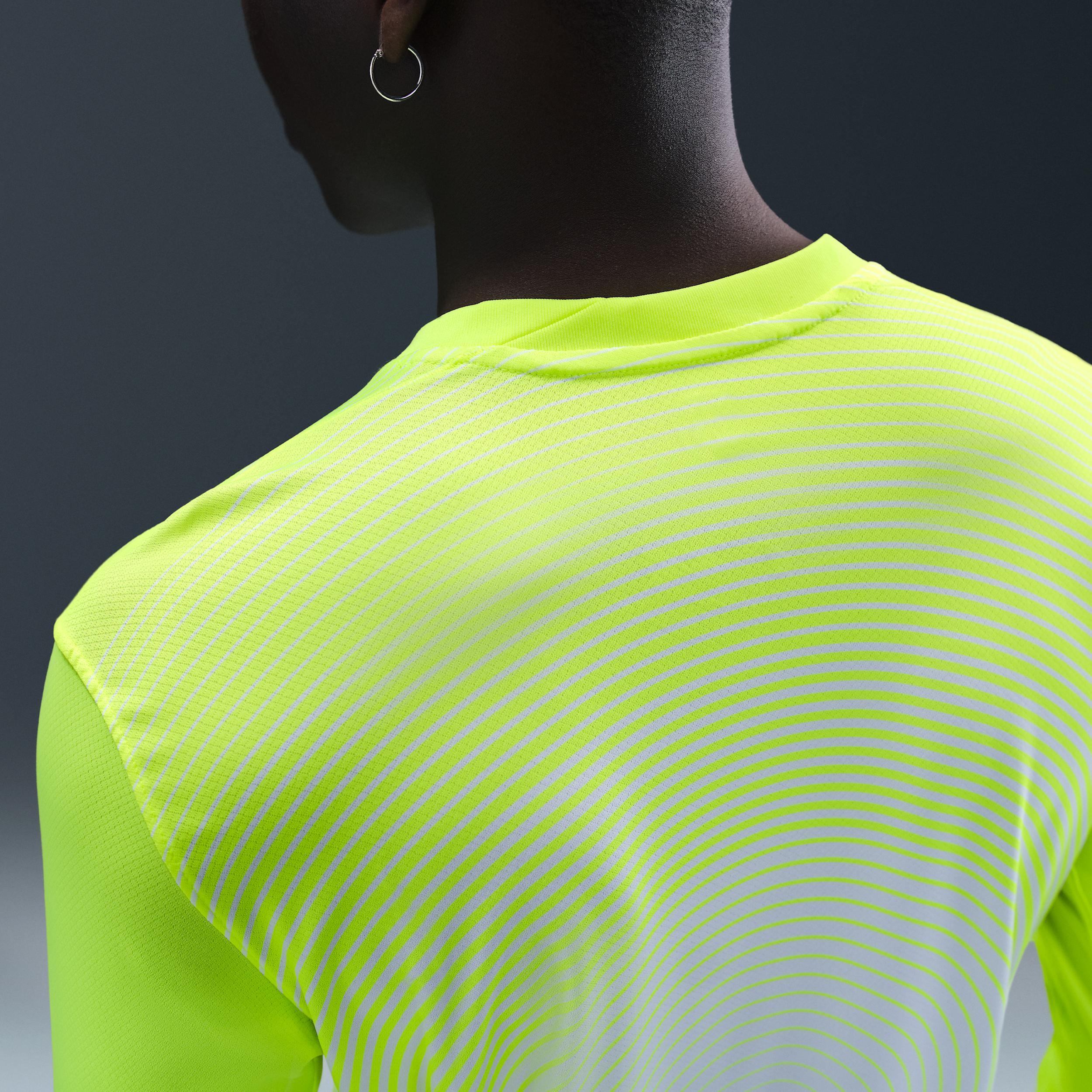 Paris Saint-Germain 2025/26 Stadium Goalkeeper Third Nike Mens Dri-FIT Soccer Replica Jersey | HQ9799-703 Product Image