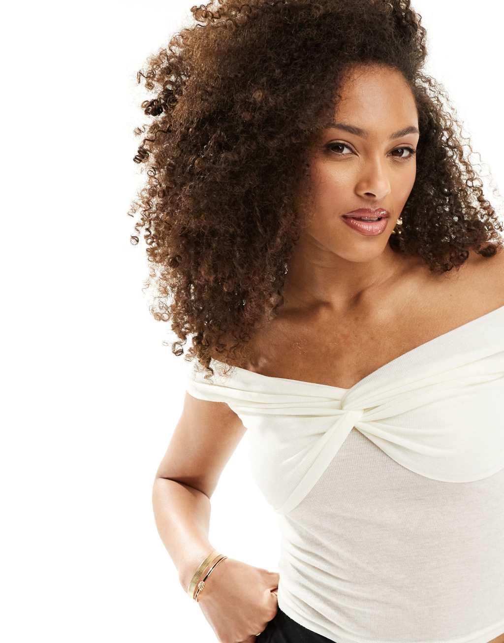 4th & Reckless knit bandeau knot detail top in white Product Image