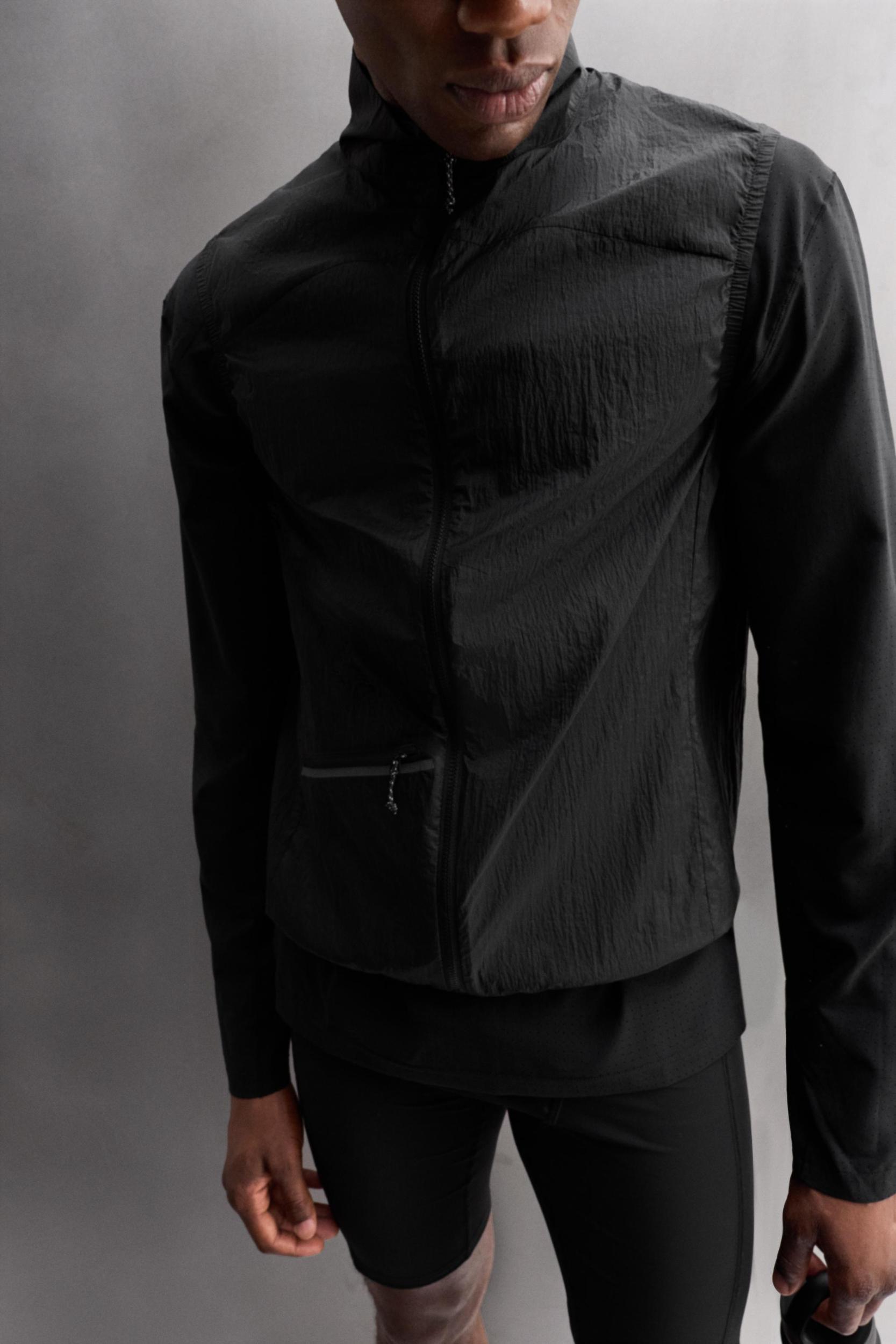 LIGHTWEIGHT TECHNICAL VEST Product Image