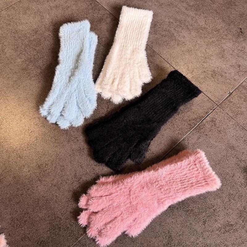 Plain Knit Gloves Product Image