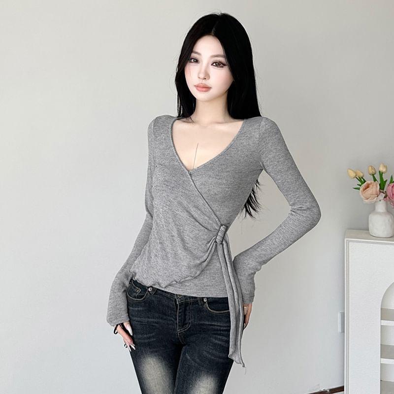 Long-Sleeve V-Neck Plain Wrap Buckled T-Shirt Product Image