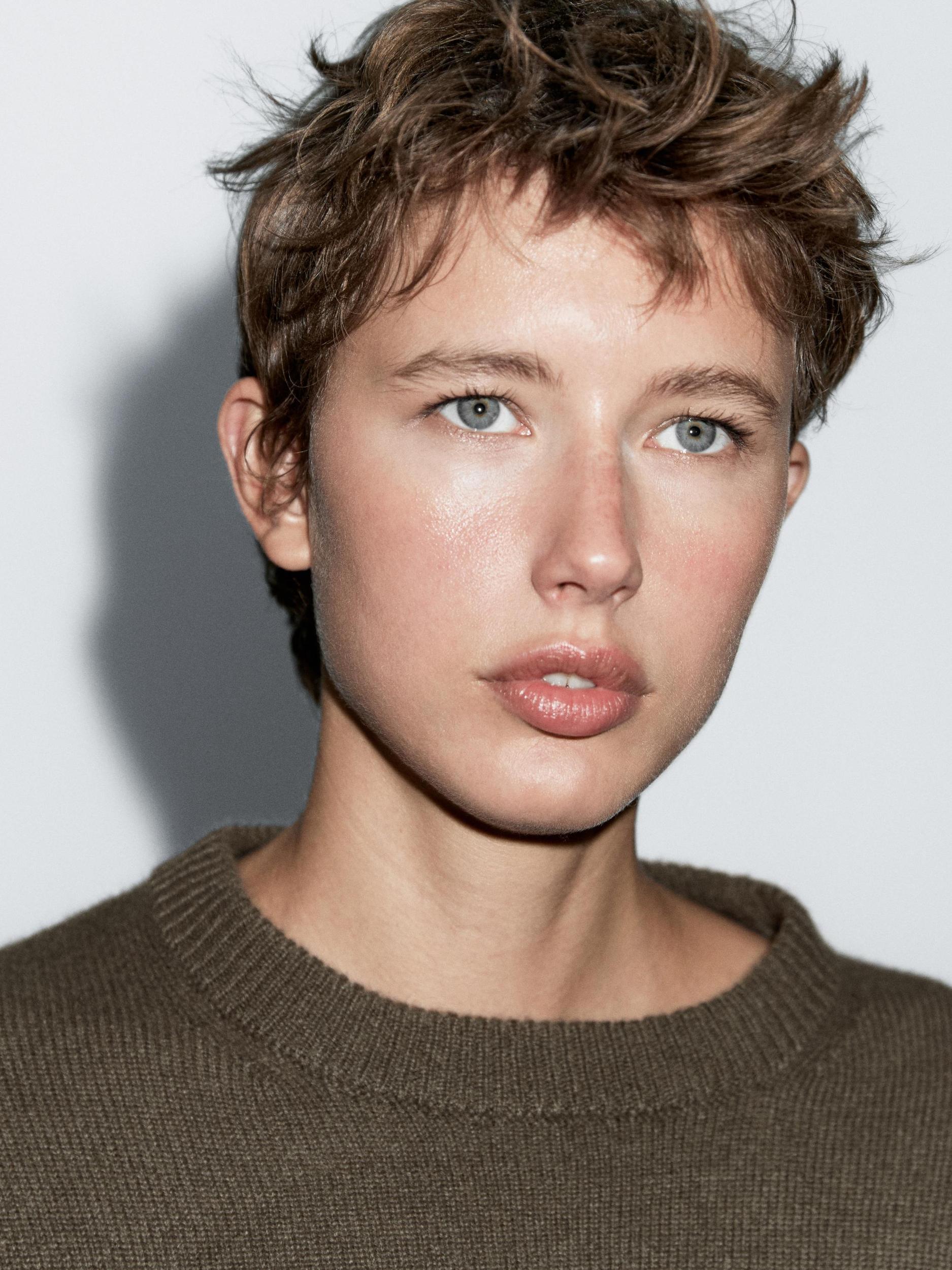 100% cashmere oversize knit sweater Product Image