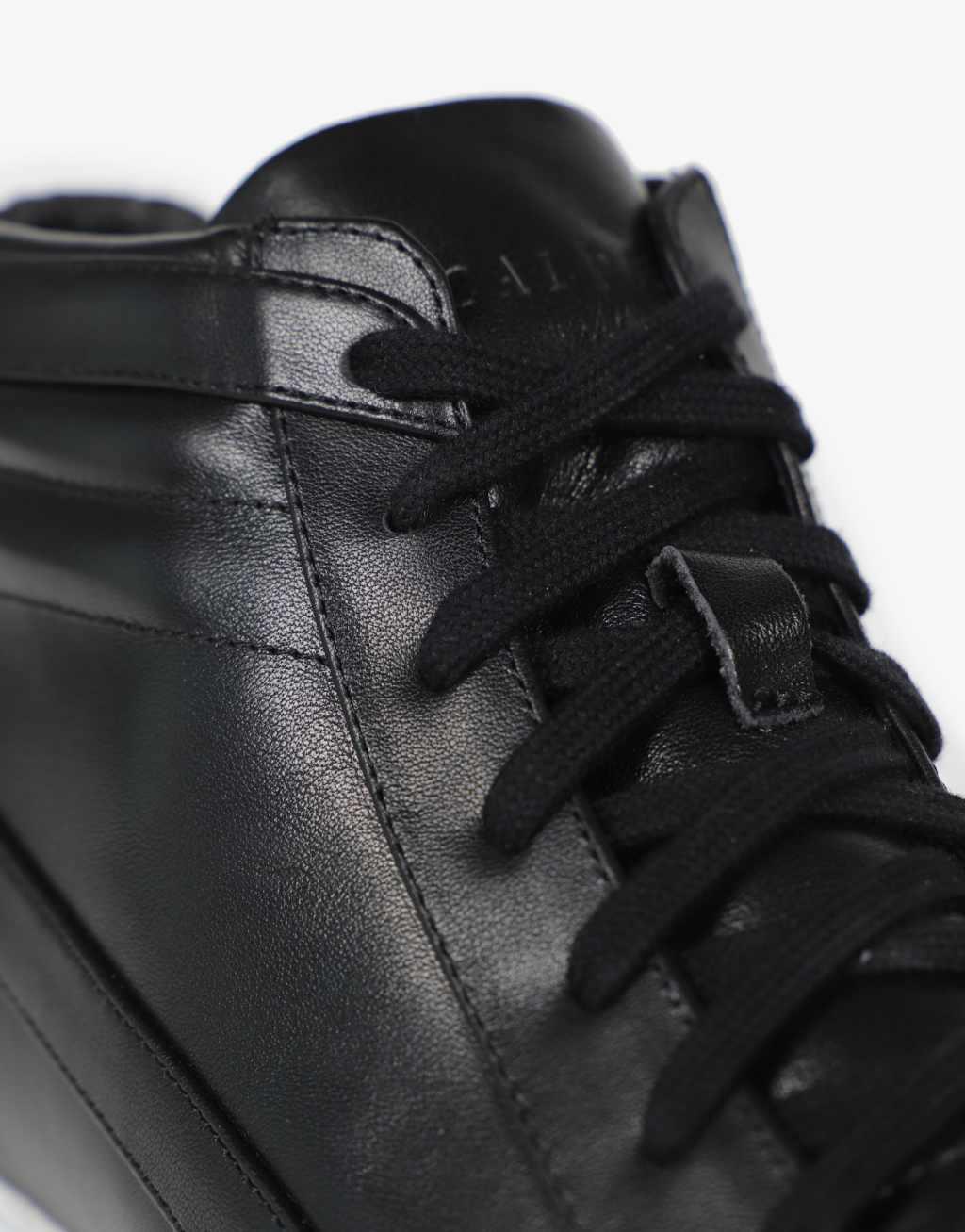 Scalpers Studs sneakers in black Product Image