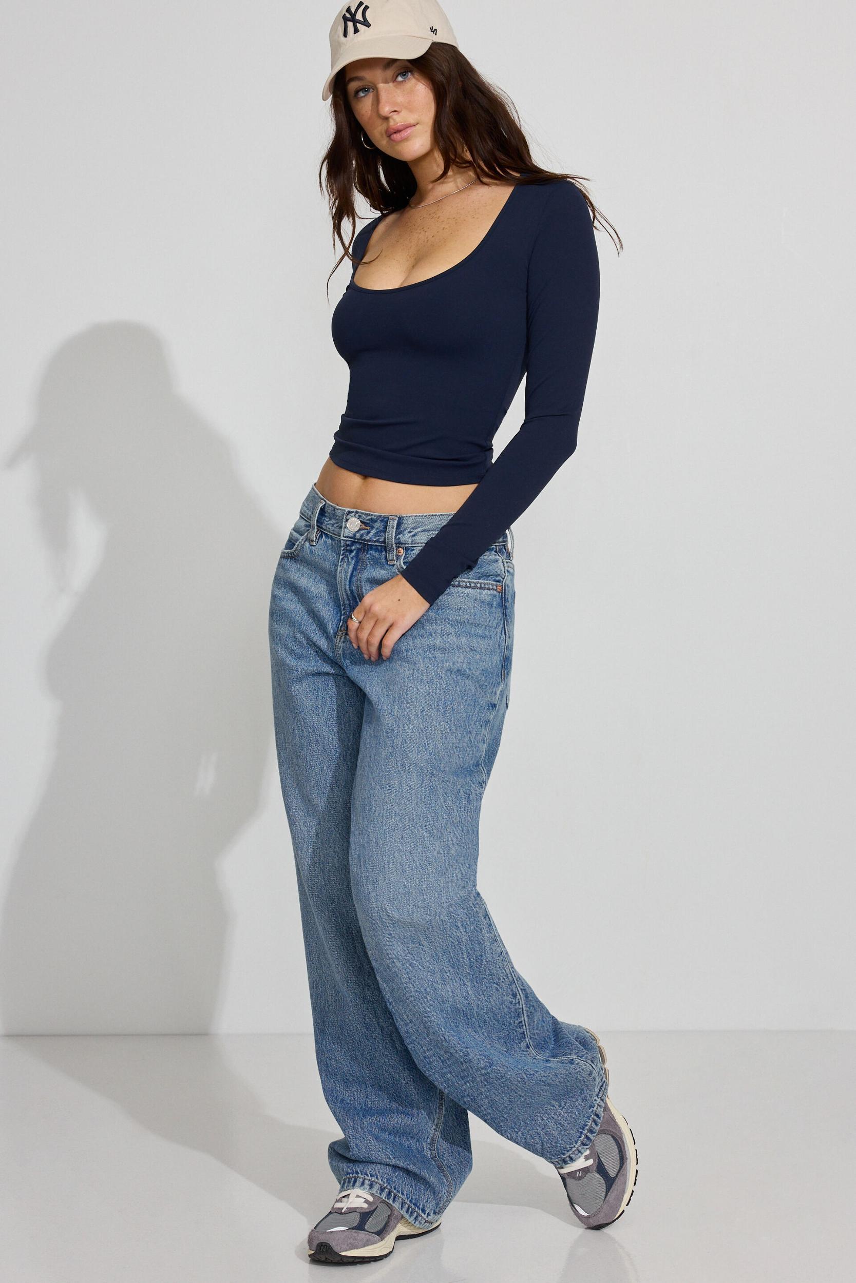 Sleek Scoop Neck Long Sleeve Top Product Image