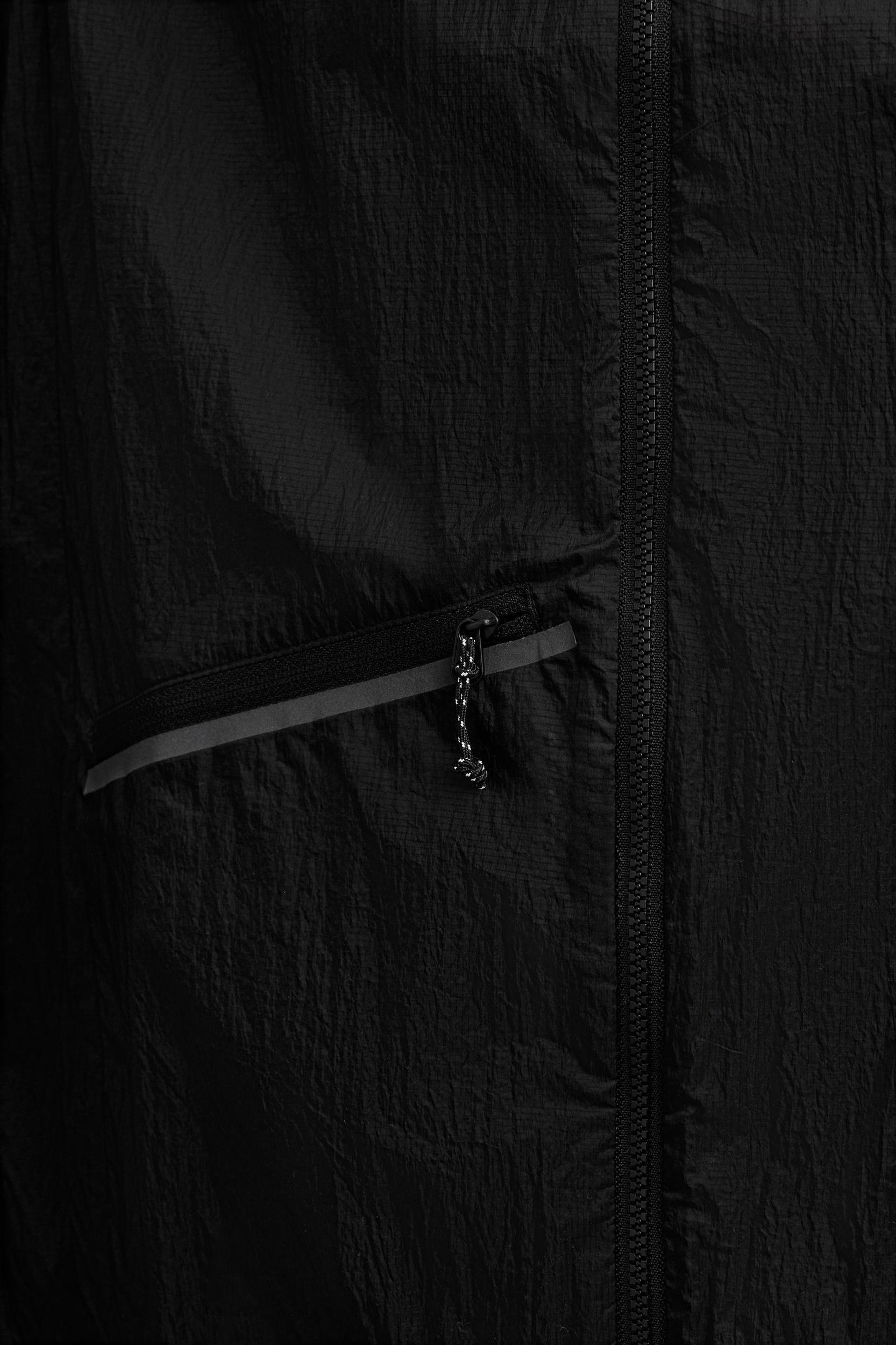 LIGHTWEIGHT TECHNICAL VEST Product Image