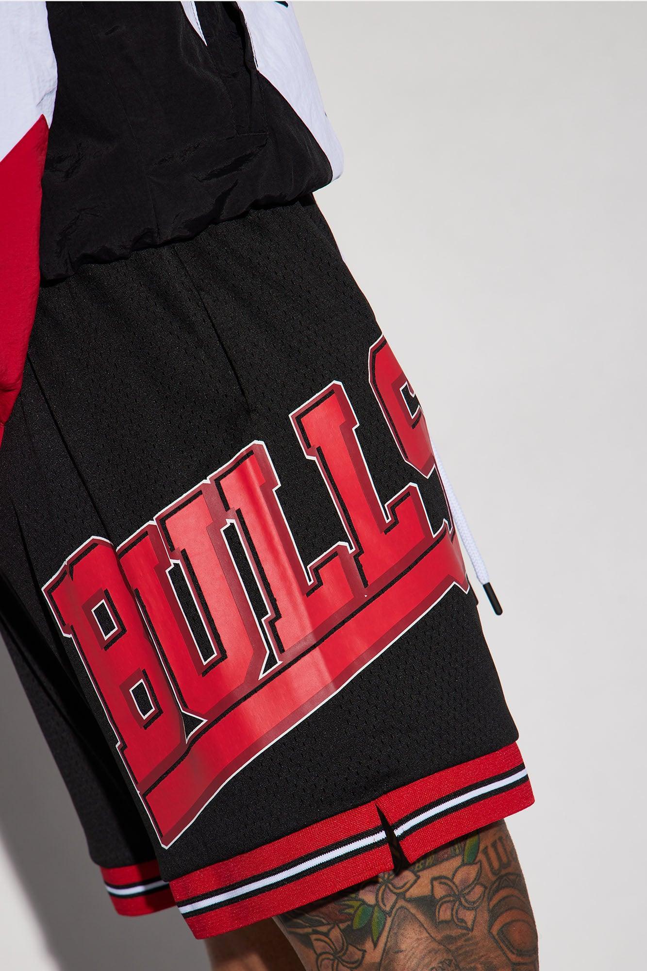 Bulls Step Back Mesh Shorts - Black Product Image