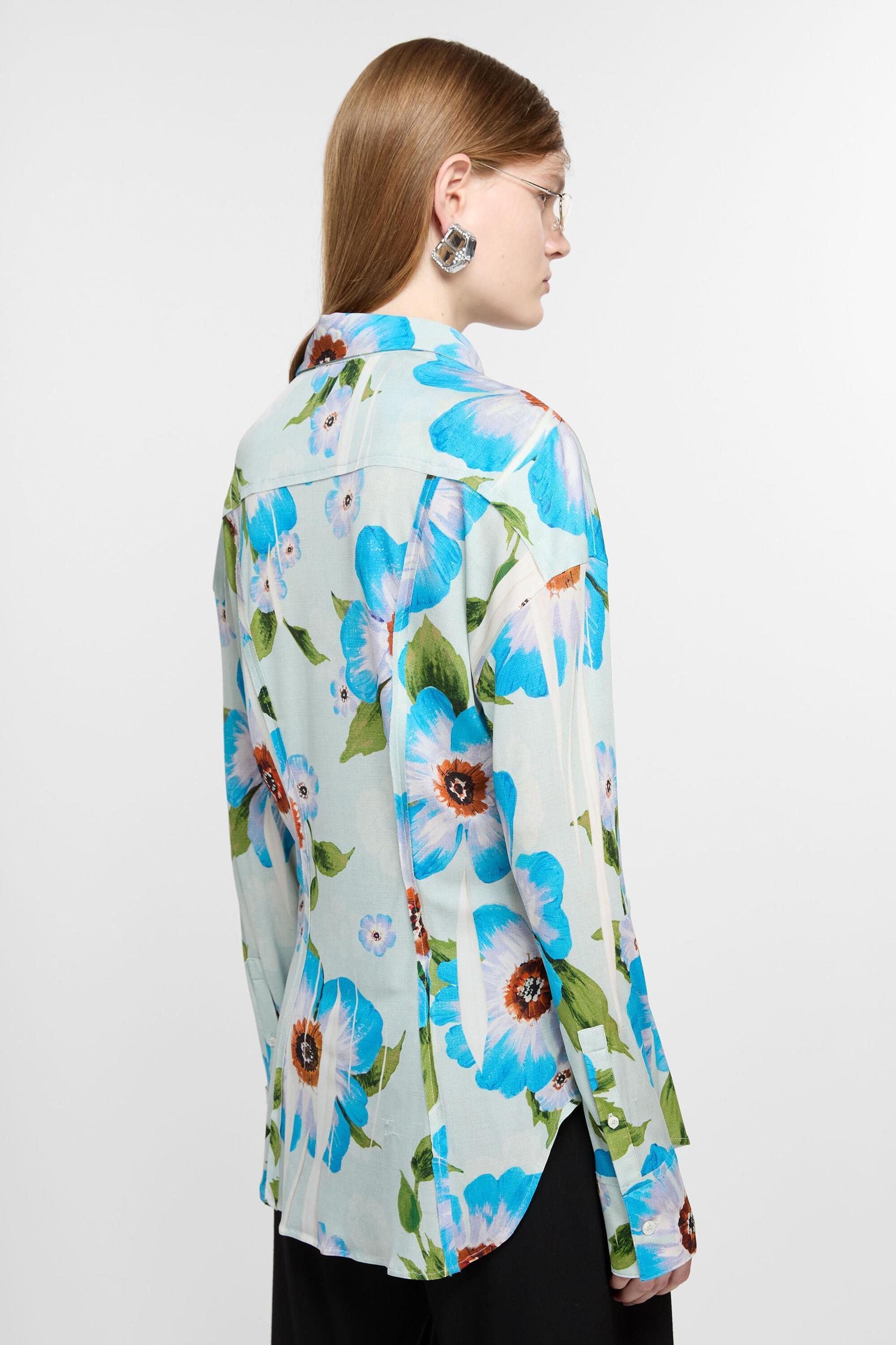 Button-up printed shirt Product Image