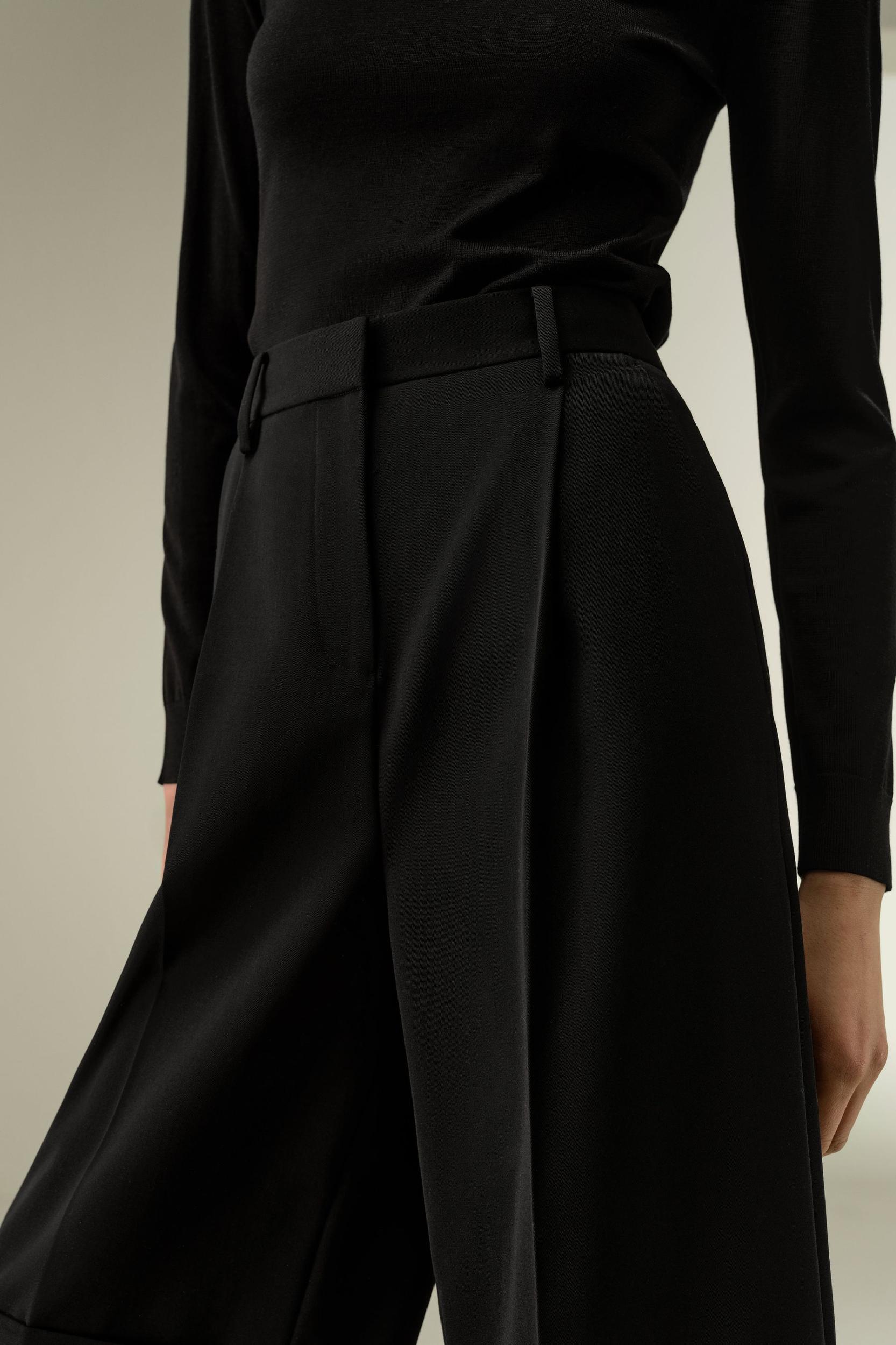 LSxES Tailored Knee-Length Wool Shorts Product Image