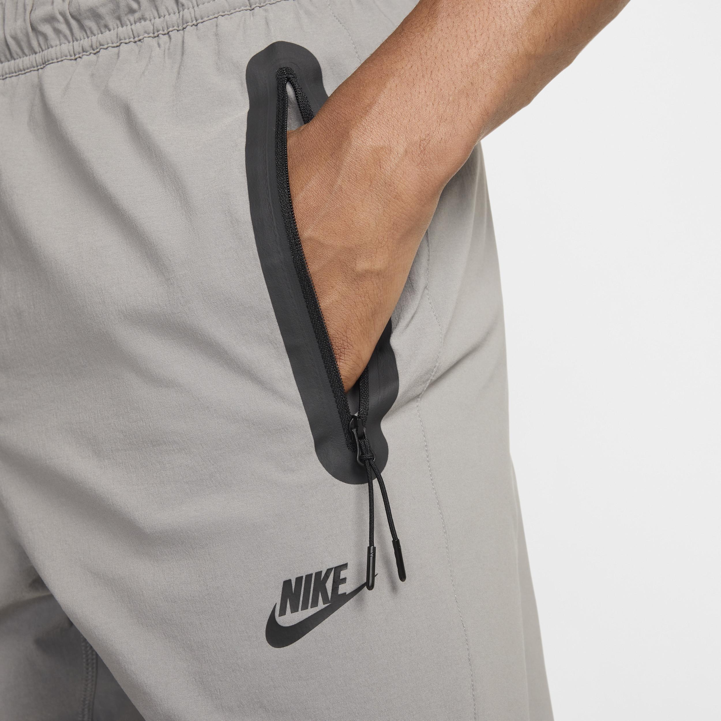 Nike Men's Tech Woven Pants Product Image