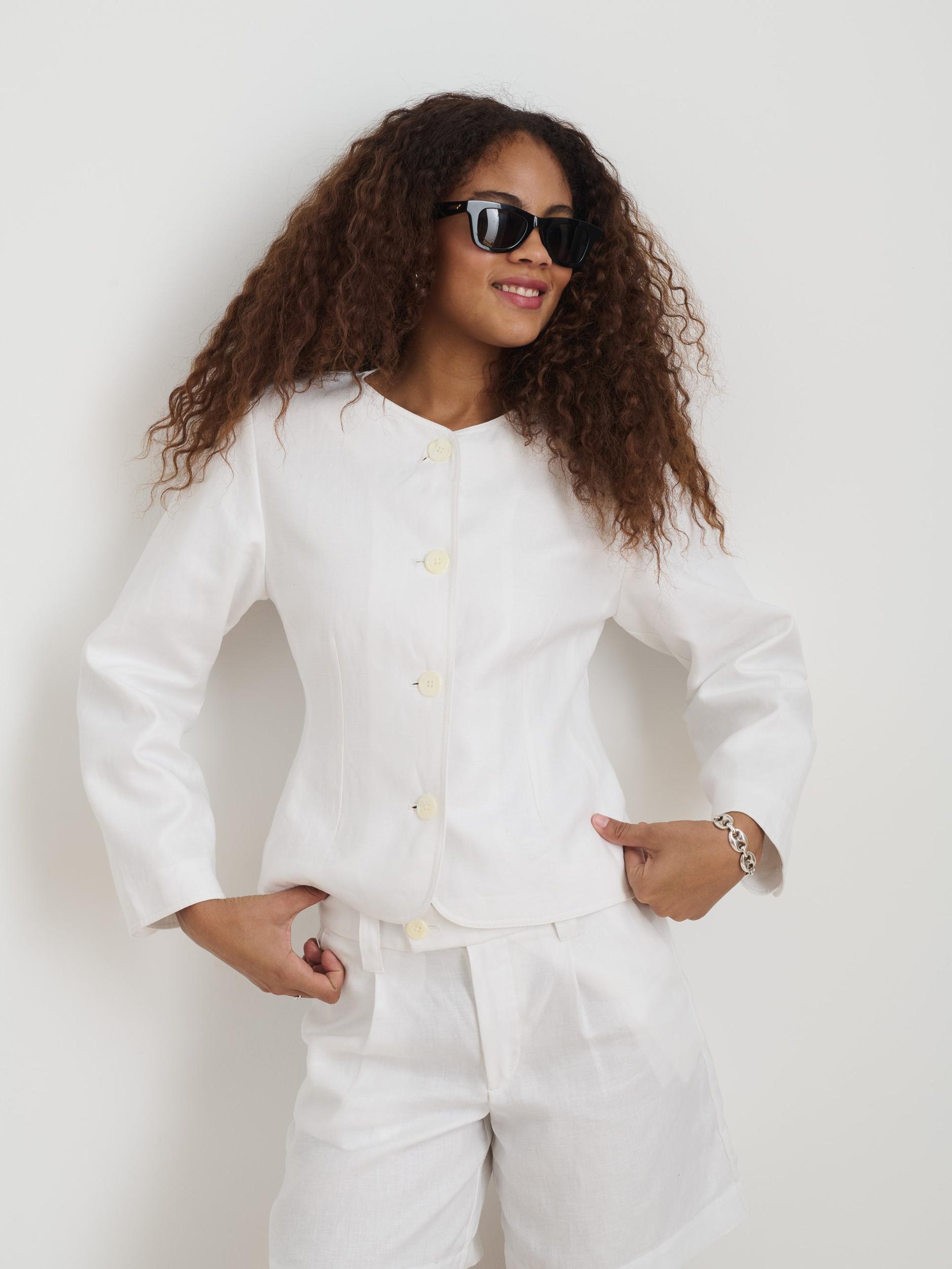 Luna Jacket In Linen Product Image