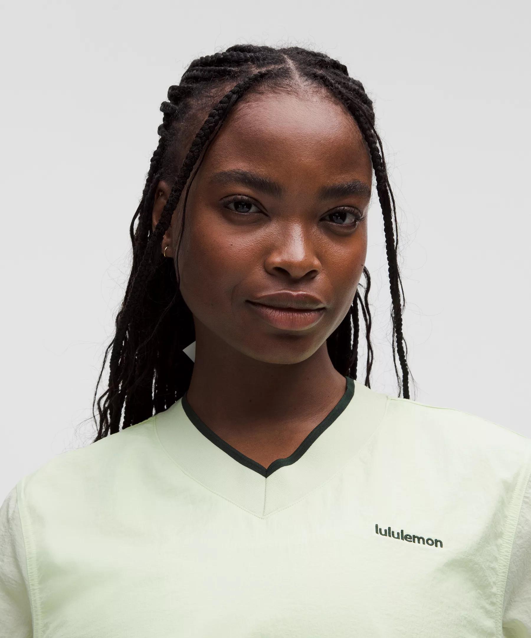 Lightweight Water-Repellent Golf Shell Product Image