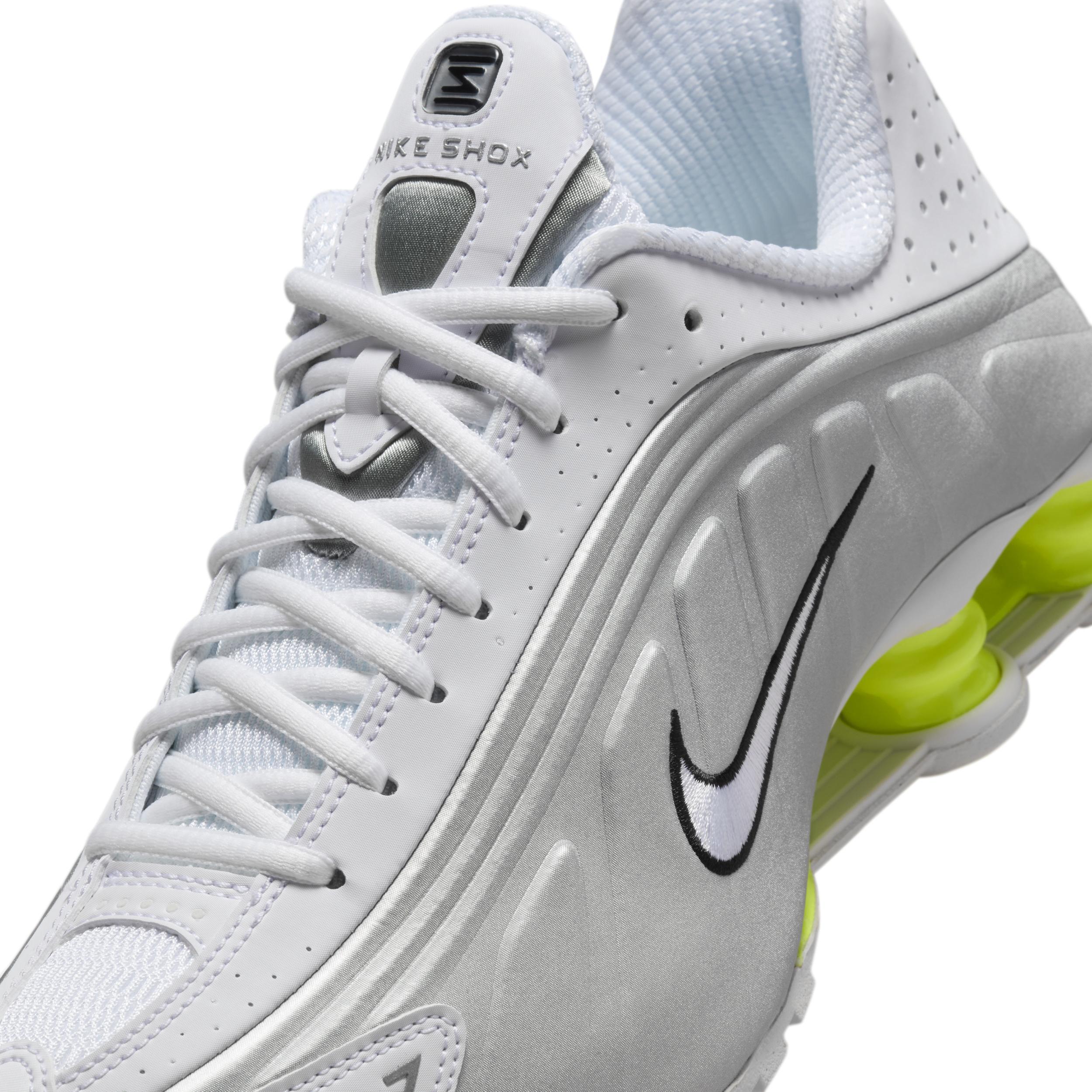 Nike Women's Shox R4 Shoes Product Image