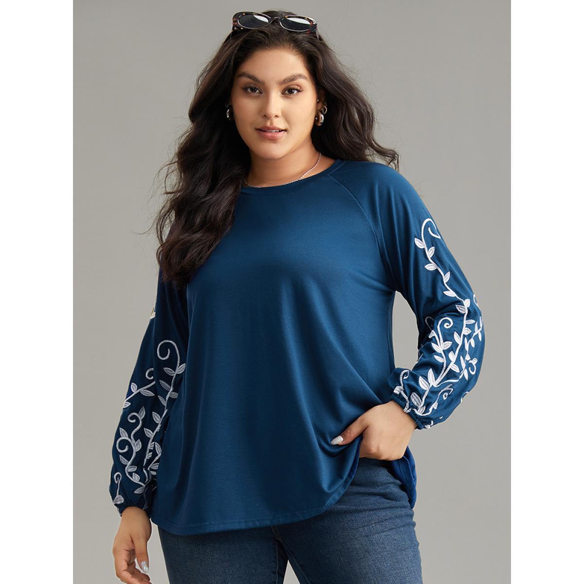 Plus Size Floral Embroidered Contrast Raglan Sleeve T-shirt DarkBlue Women Elegant Elastic cuffs Silhouette Floral Print Round Neck Dailywear T-shirts BloomChic 28/5X Product Image
