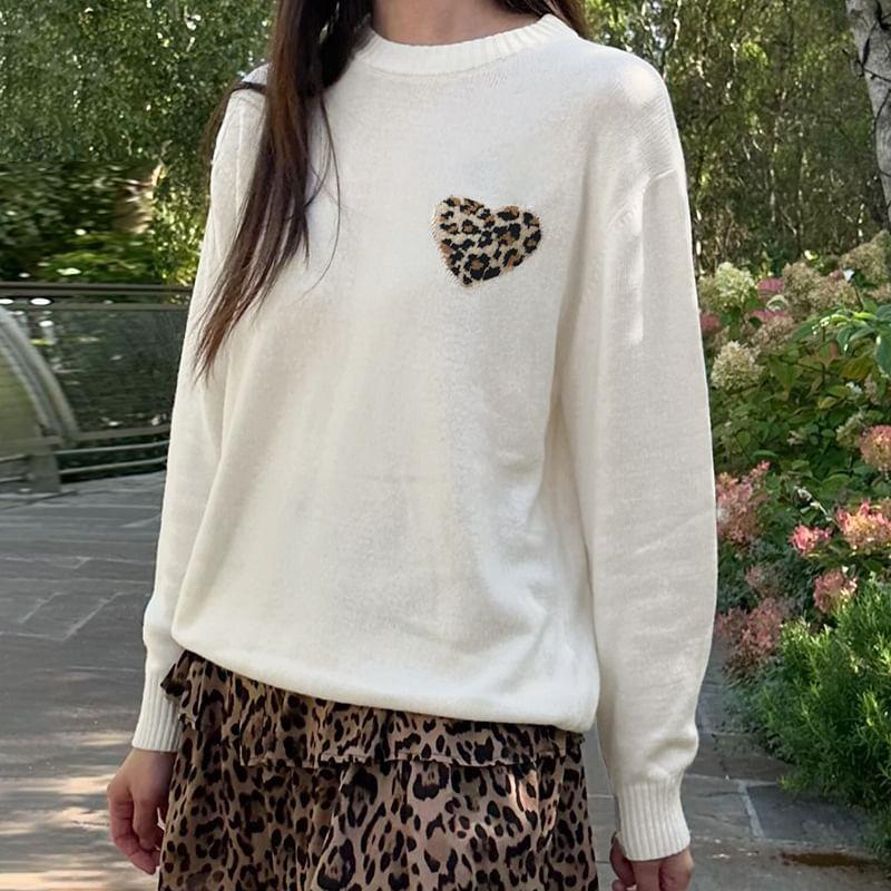 Long-Sleeve Round Neck Leopard Print Heart Applique Sweater Product Image