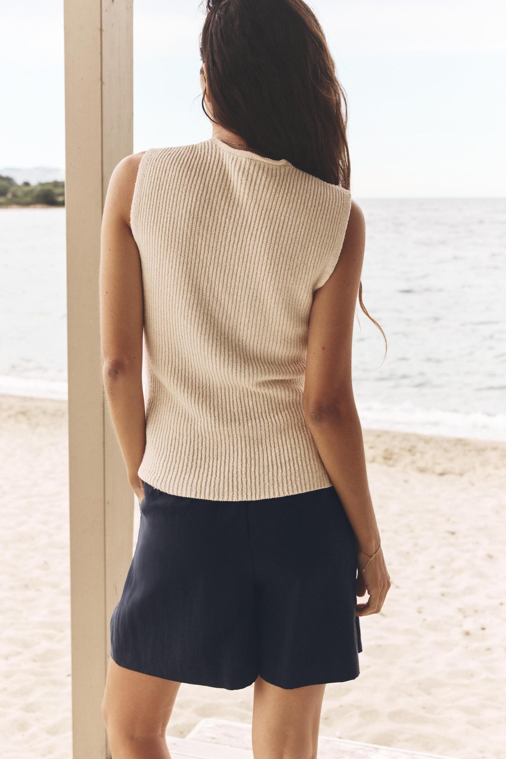 PLEATED BELT SHORTS Product Image