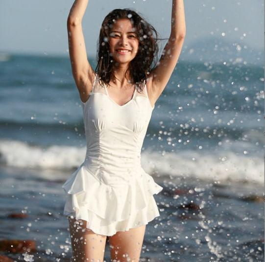 V-Neck Plain Ruffle Backless Swimsuit Product Image