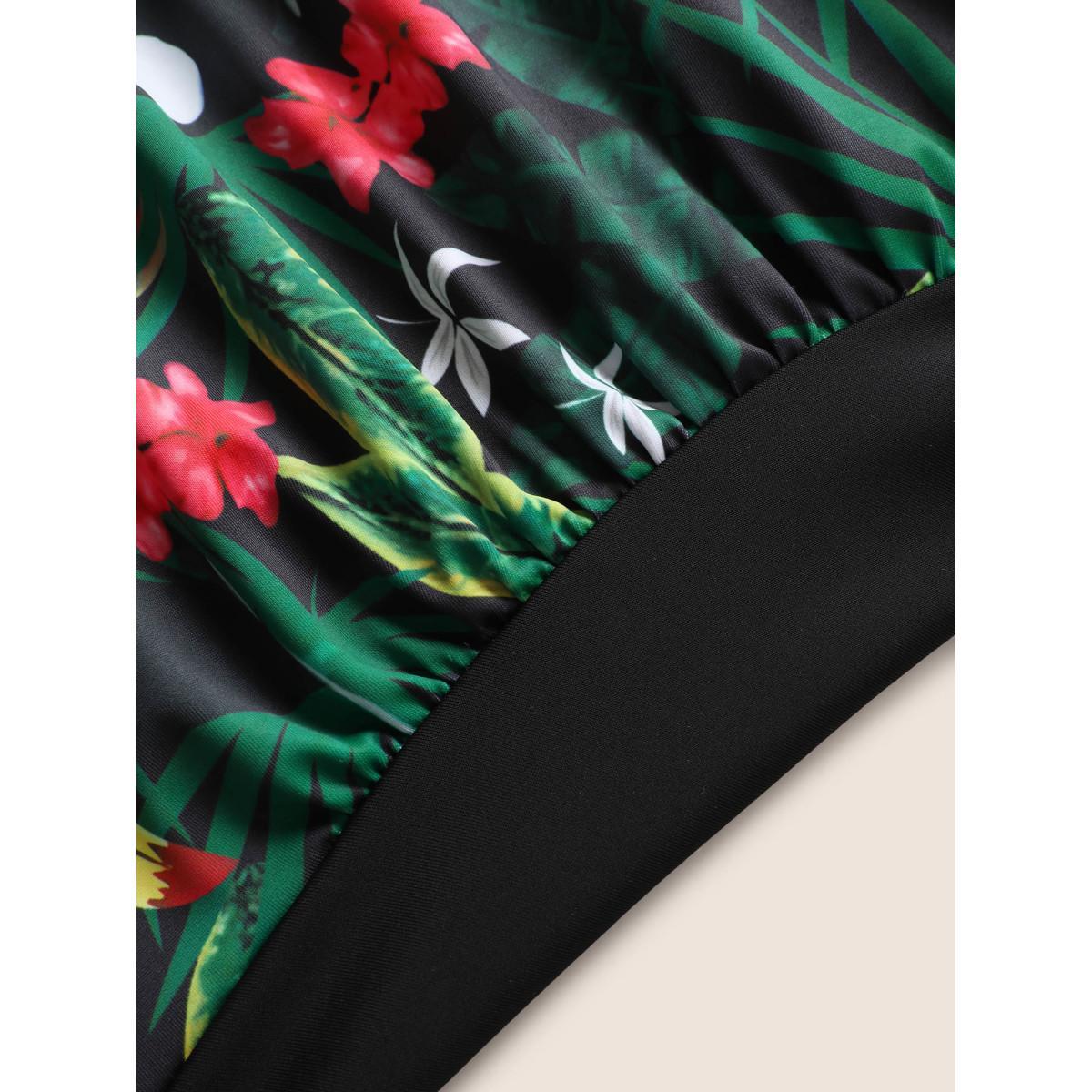 Plus Size Tropical Print Patchwork Gathered Swim Top Women's Swimwear Black Beach Gathered High stretch Skinny Heart neckline Curve Swim Tops BloomChic 14-16/1X Product Image