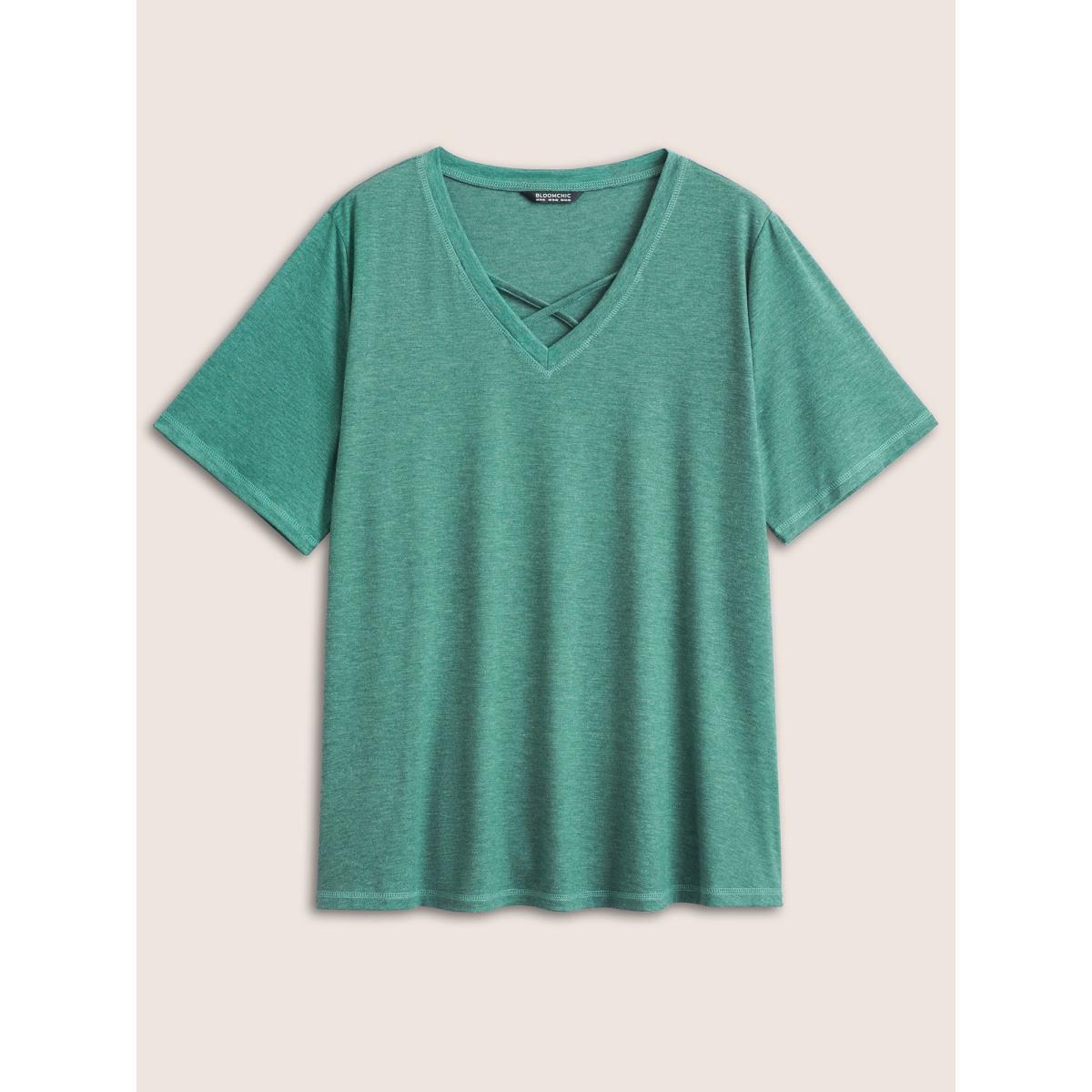 Plus Size Solid Crisscross Neck Contrast Stitch T-shirt Green Women Leisure Plain V-neck Casual T-shirts BloomChic 26/4X Product Image