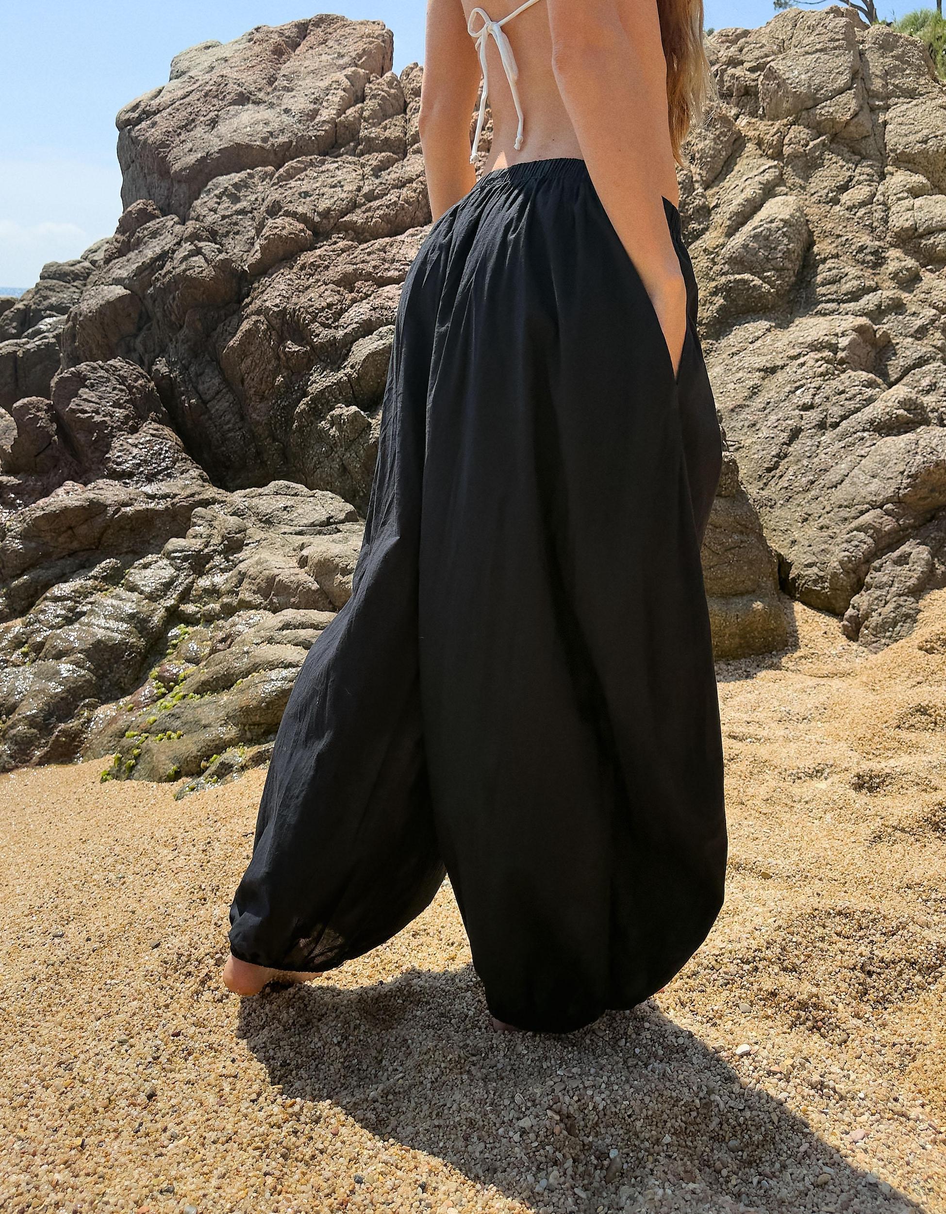 Baggy pants with an elastic waistband Product Image